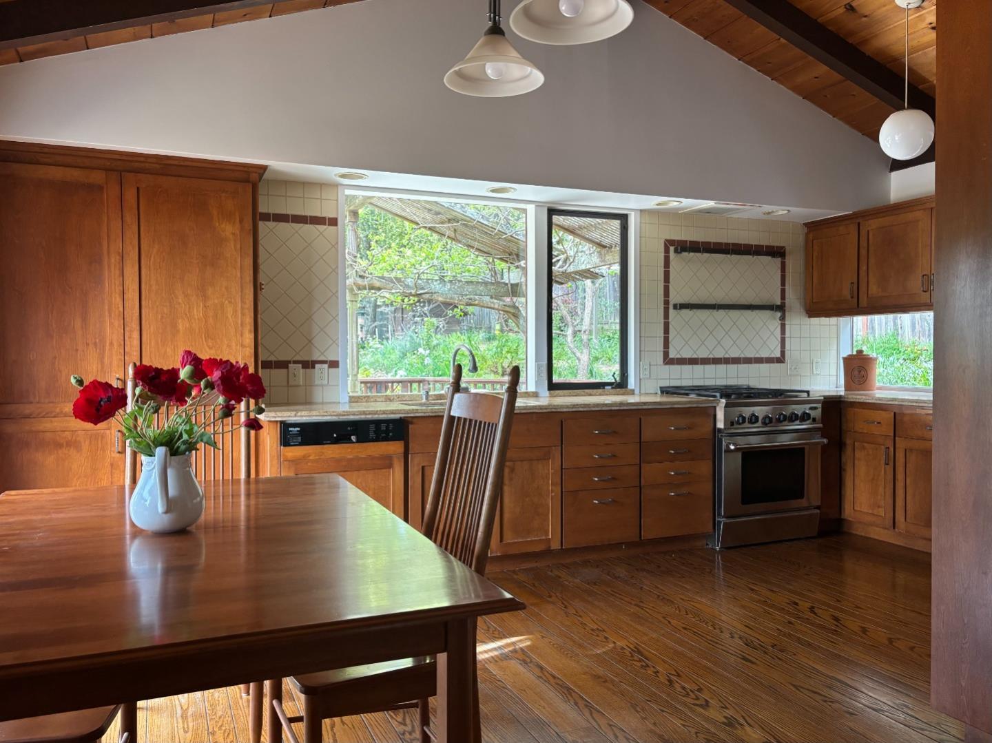Detail Gallery Image 7 of 29 For 108 Santa Maria Ave, Portola Valley,  CA 94028 - 3 Beds | 2 Baths