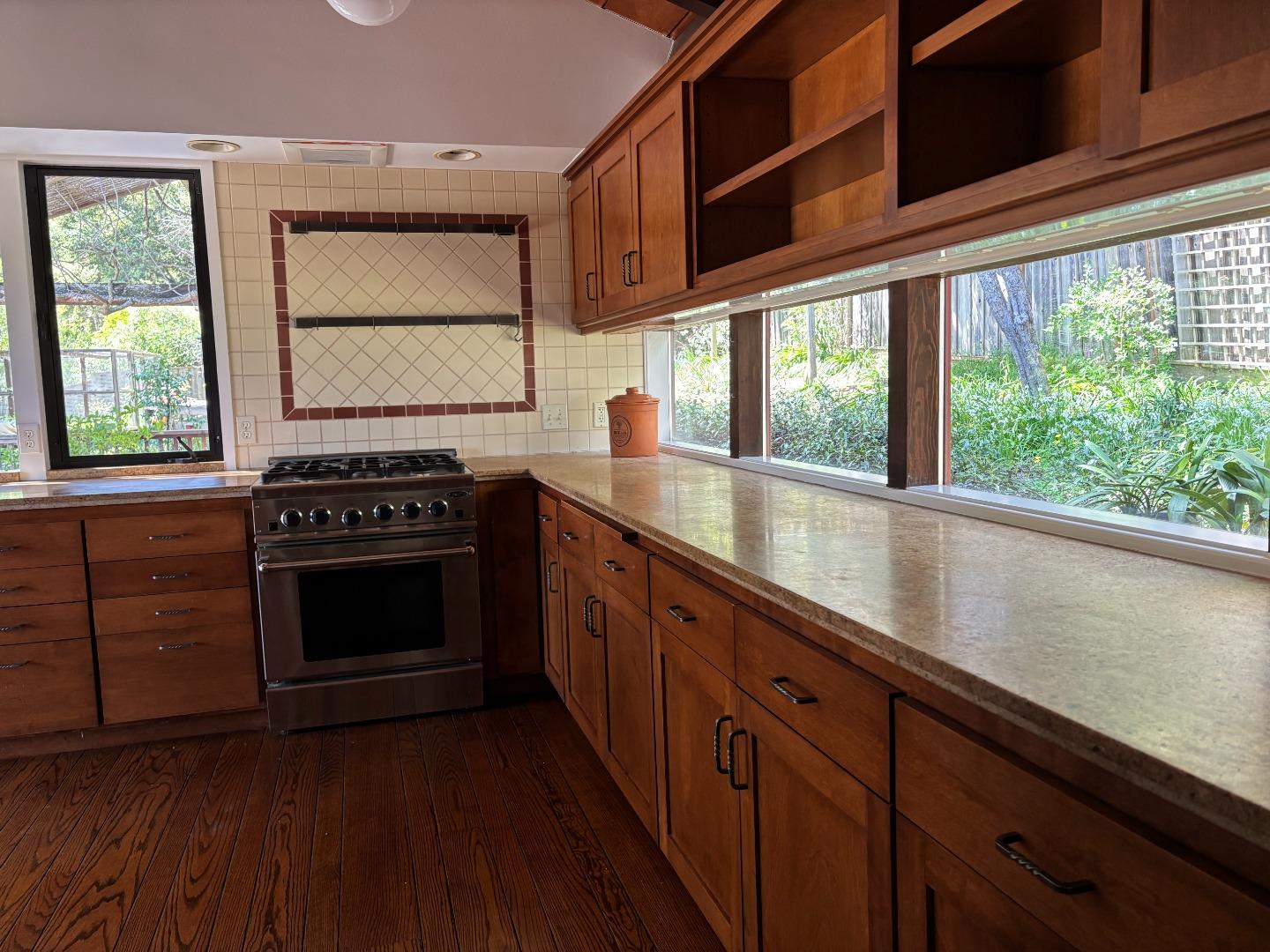 Detail Gallery Image 8 of 29 For 108 Santa Maria Ave, Portola Valley,  CA 94028 - 3 Beds | 2 Baths
