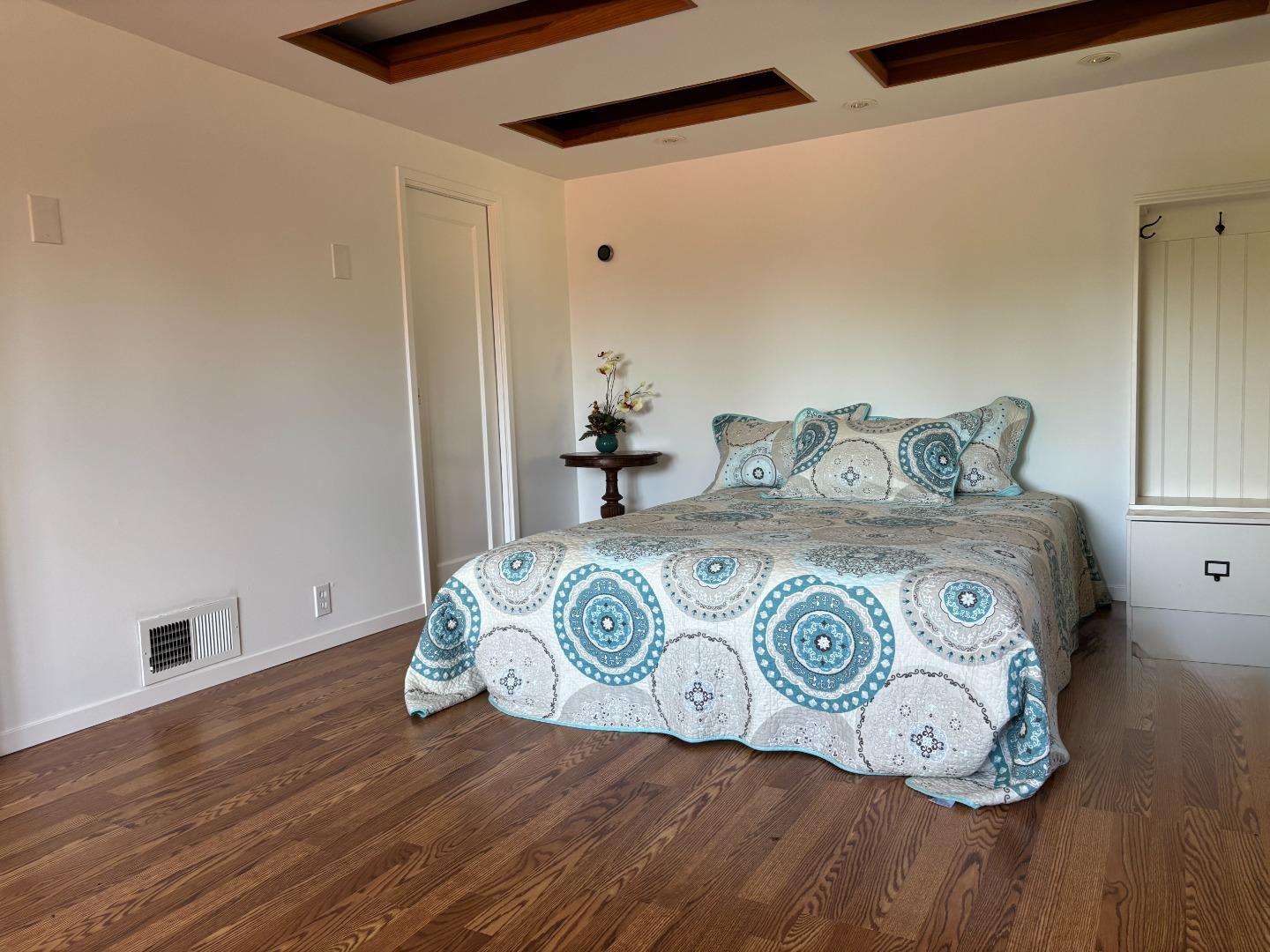 Detail Gallery Image 9 of 29 For 108 Santa Maria Ave, Portola Valley,  CA 94028 - 3 Beds | 2 Baths