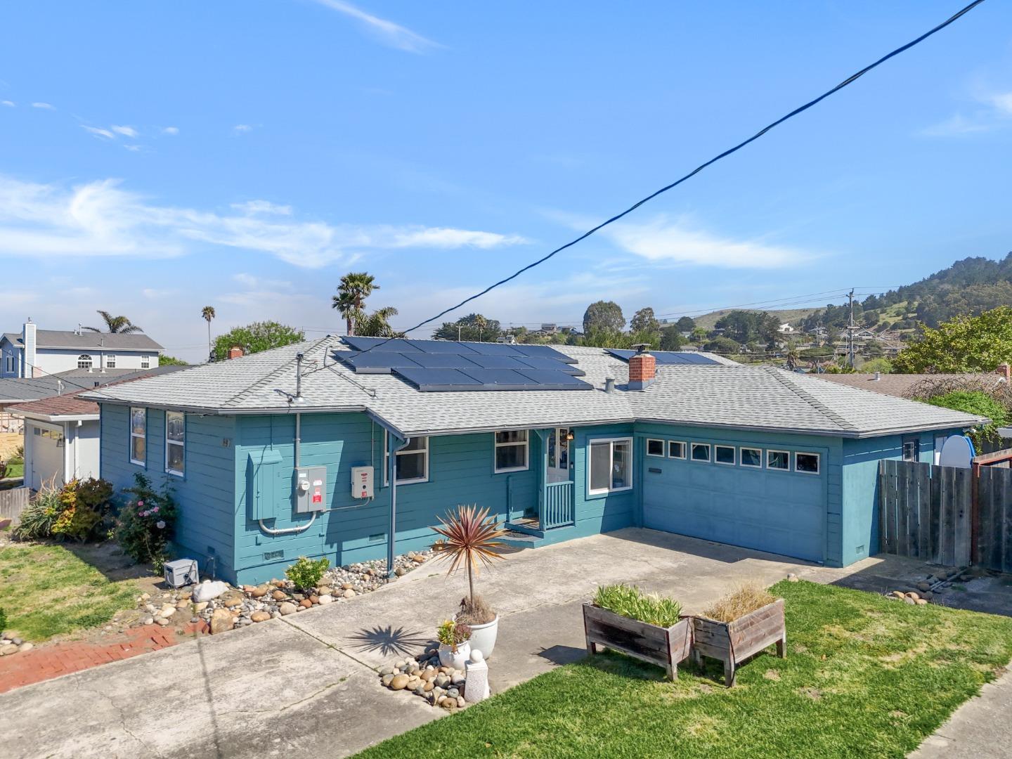 Detail Gallery Image 2 of 84 For 847 Arguello Blvd, Pacifica,  CA 94044 - 4 Beds | 2 Baths