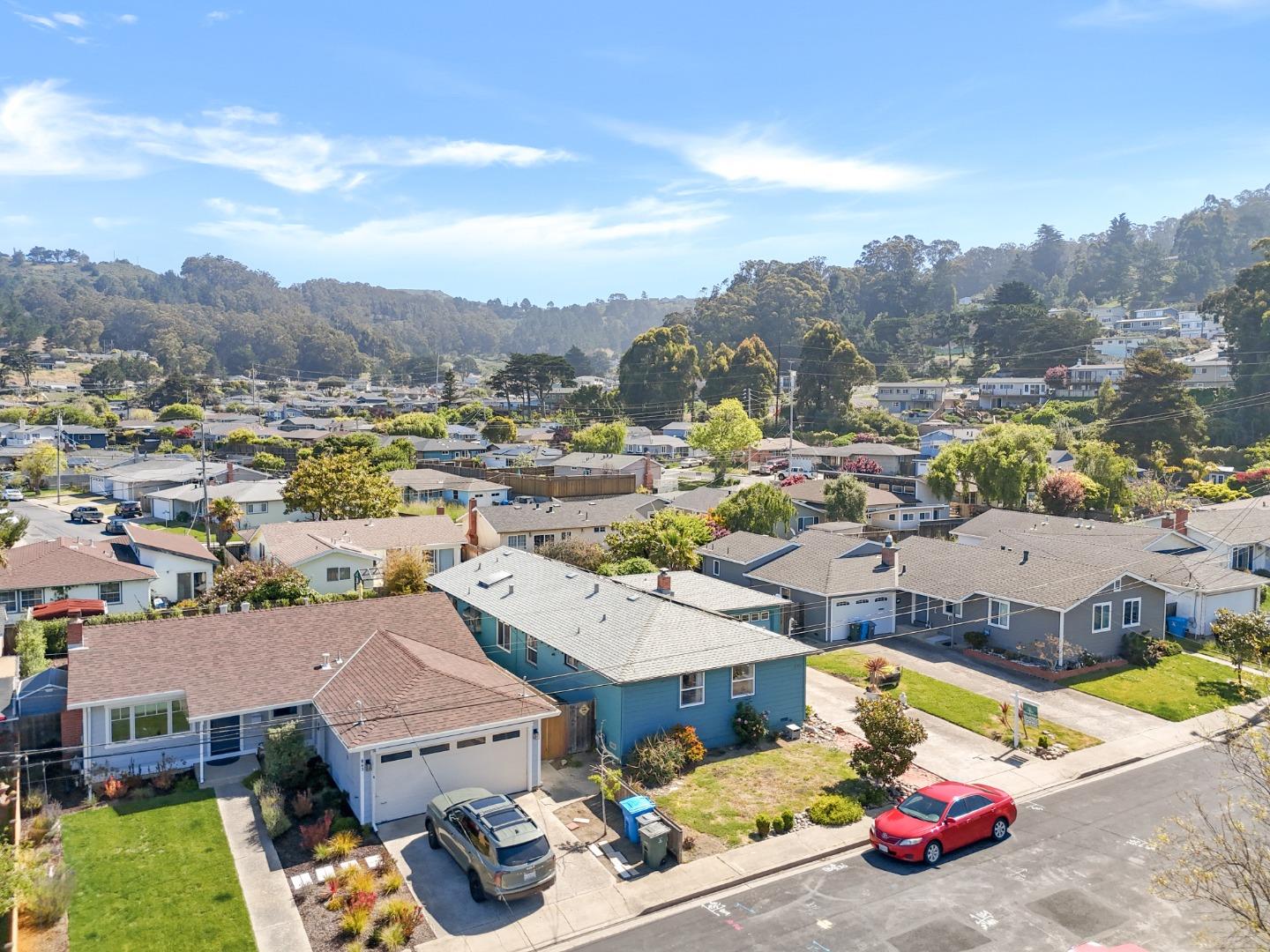 Detail Gallery Image 4 of 84 For 847 Arguello Blvd, Pacifica,  CA 94044 - 4 Beds | 2 Baths