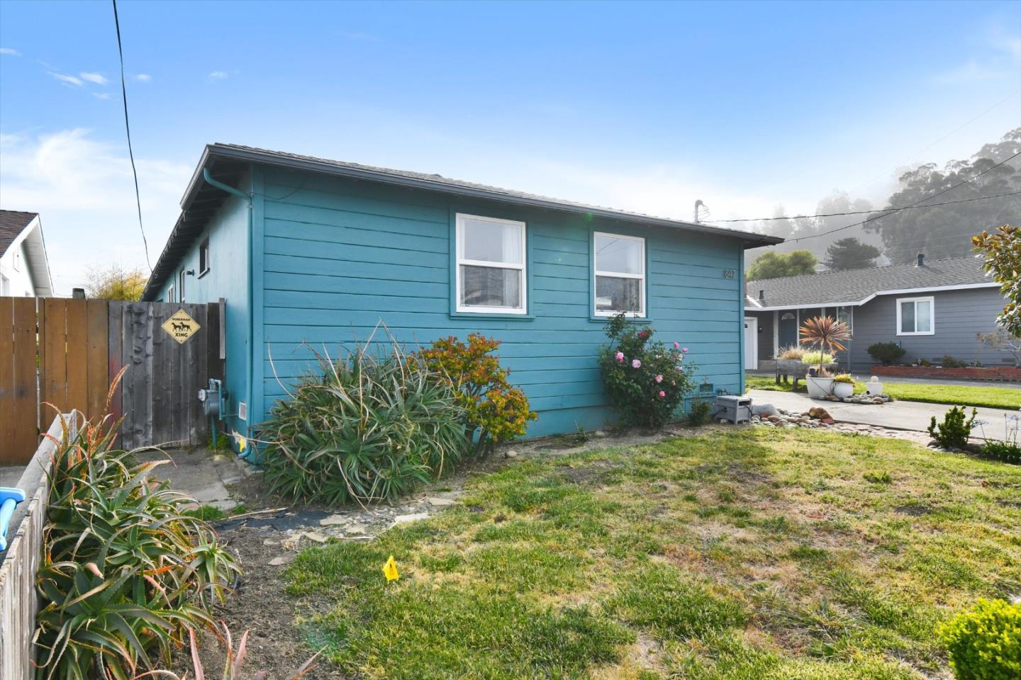 Detail Gallery Image 8 of 84 For 847 Arguello Blvd, Pacifica,  CA 94044 - 4 Beds | 2 Baths