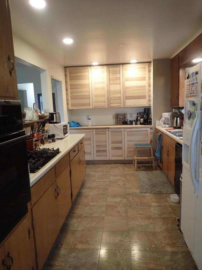 Detail Gallery Image 5 of 33 For 220 Kenneth St, Santa Cruz,  CA 95060 - 3 Beds | 2 Baths