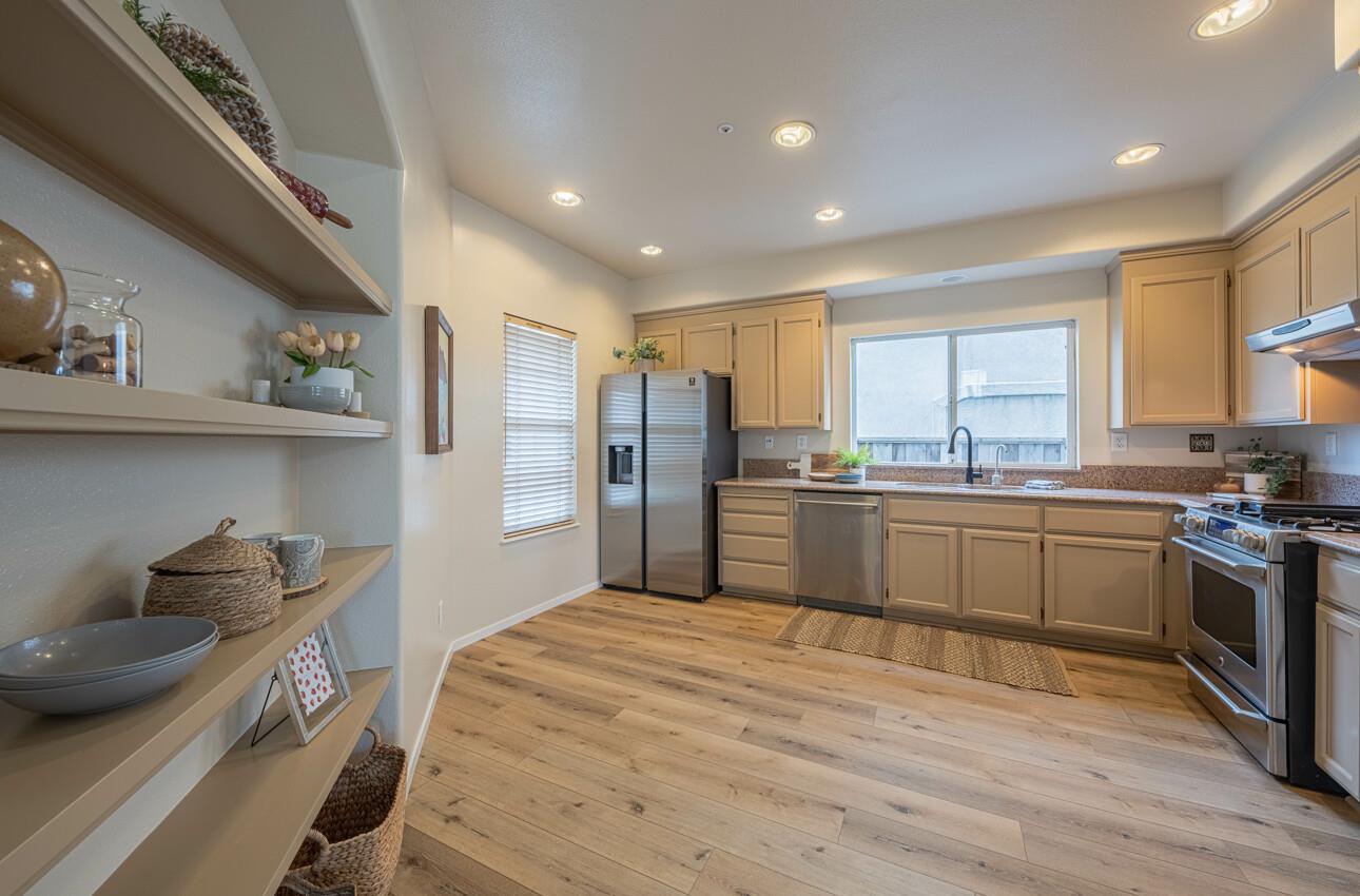 Detail Gallery Image 12 of 31 For 1641 Beacon Hill Dr, Salinas,  CA 93906 - 3 Beds | 2/1 Baths