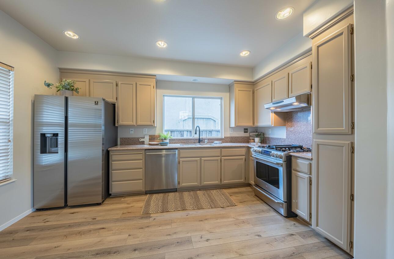 Detail Gallery Image 13 of 31 For 1641 Beacon Hill Dr, Salinas,  CA 93906 - 3 Beds | 2/1 Baths