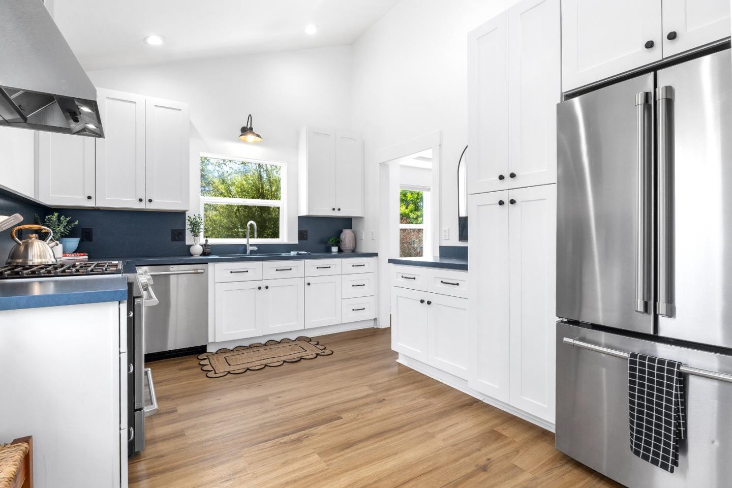 Detail Gallery Image 14 of 43 For 900 35th Ave, Santa Cruz,  CA 95062 - 3 Beds | 1/1 Baths