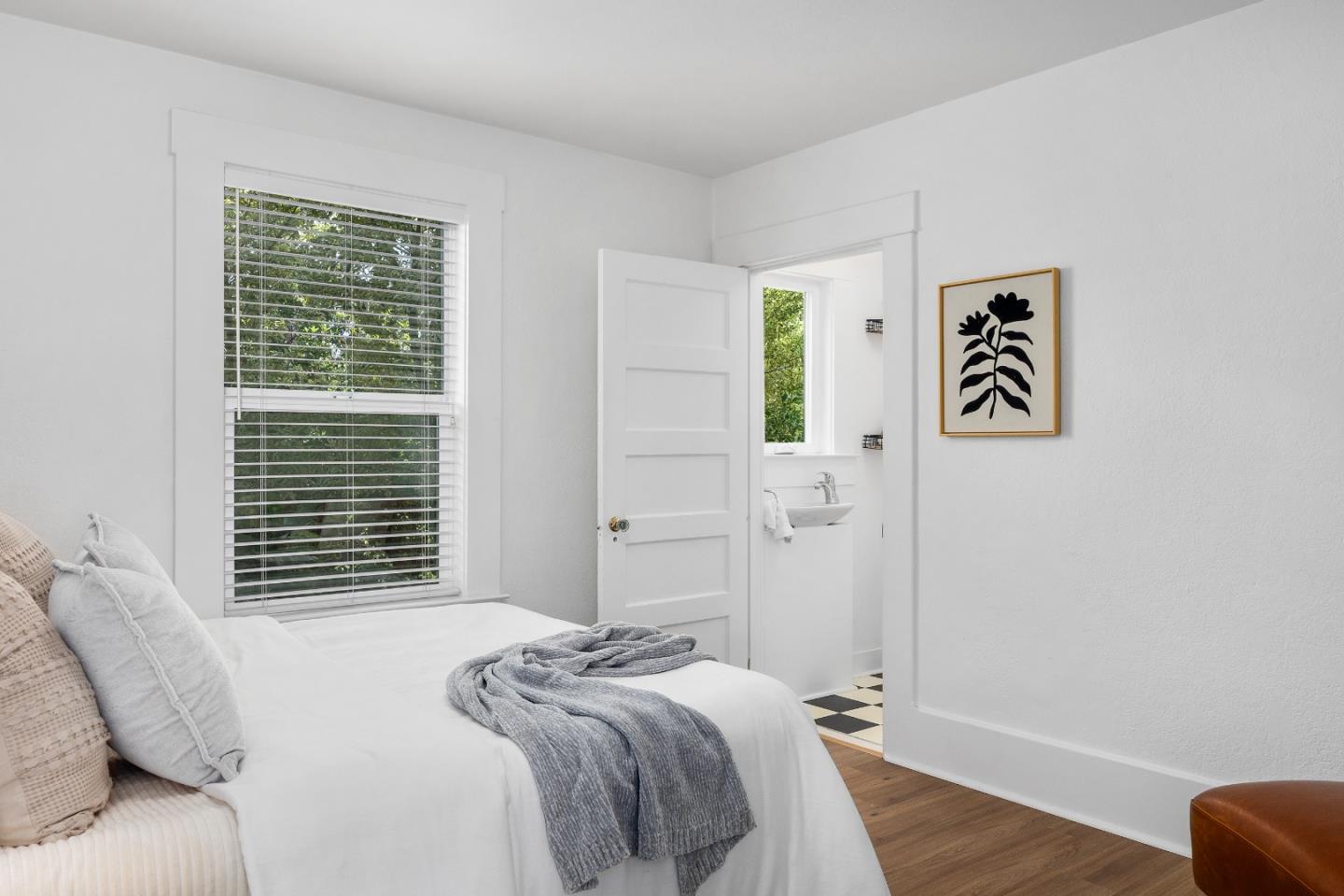 Detail Gallery Image 22 of 43 For 900 35th Ave, Santa Cruz,  CA 95062 - 3 Beds | 1/1 Baths