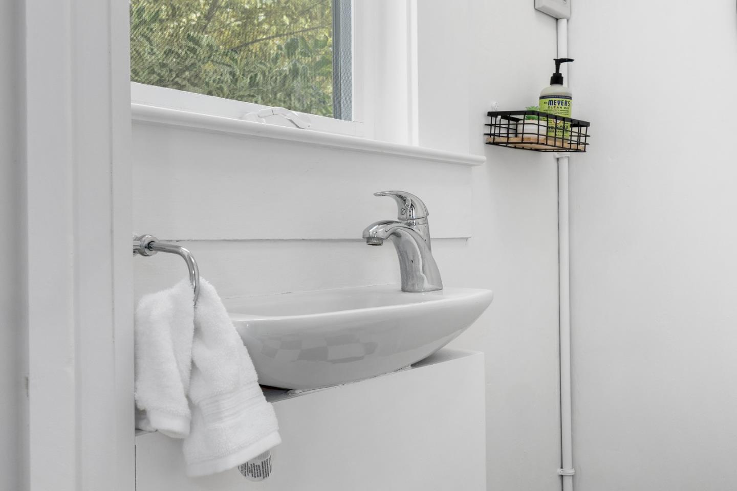 Detail Gallery Image 25 of 43 For 900 35th Ave, Santa Cruz,  CA 95062 - 3 Beds | 1/1 Baths