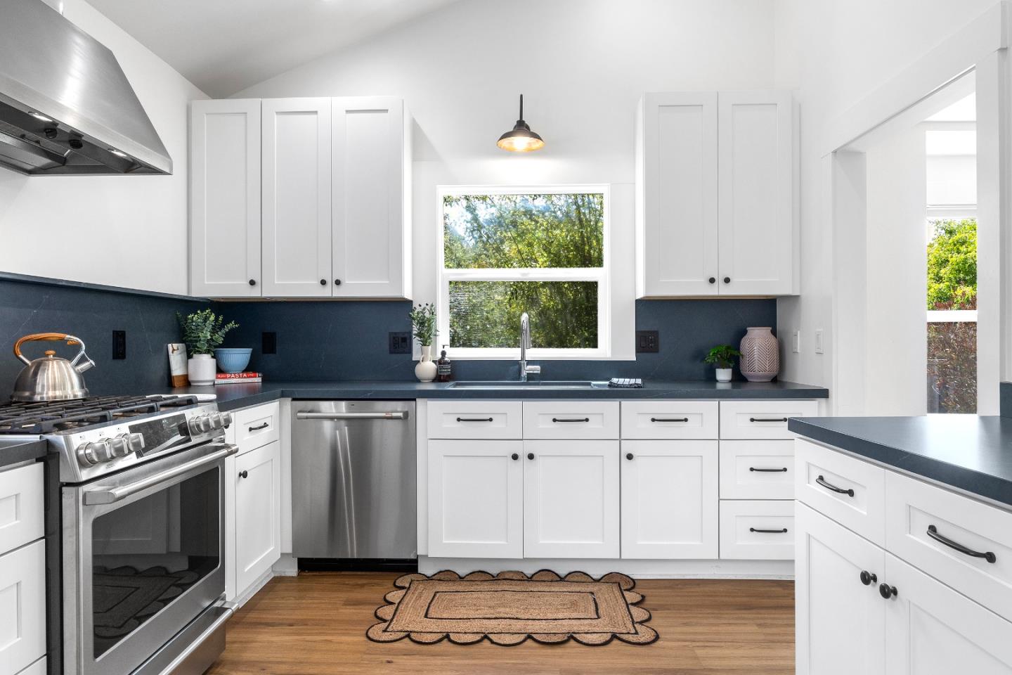 Detail Gallery Image 3 of 43 For 900 35th Ave, Santa Cruz,  CA 95062 - 3 Beds | 1/1 Baths