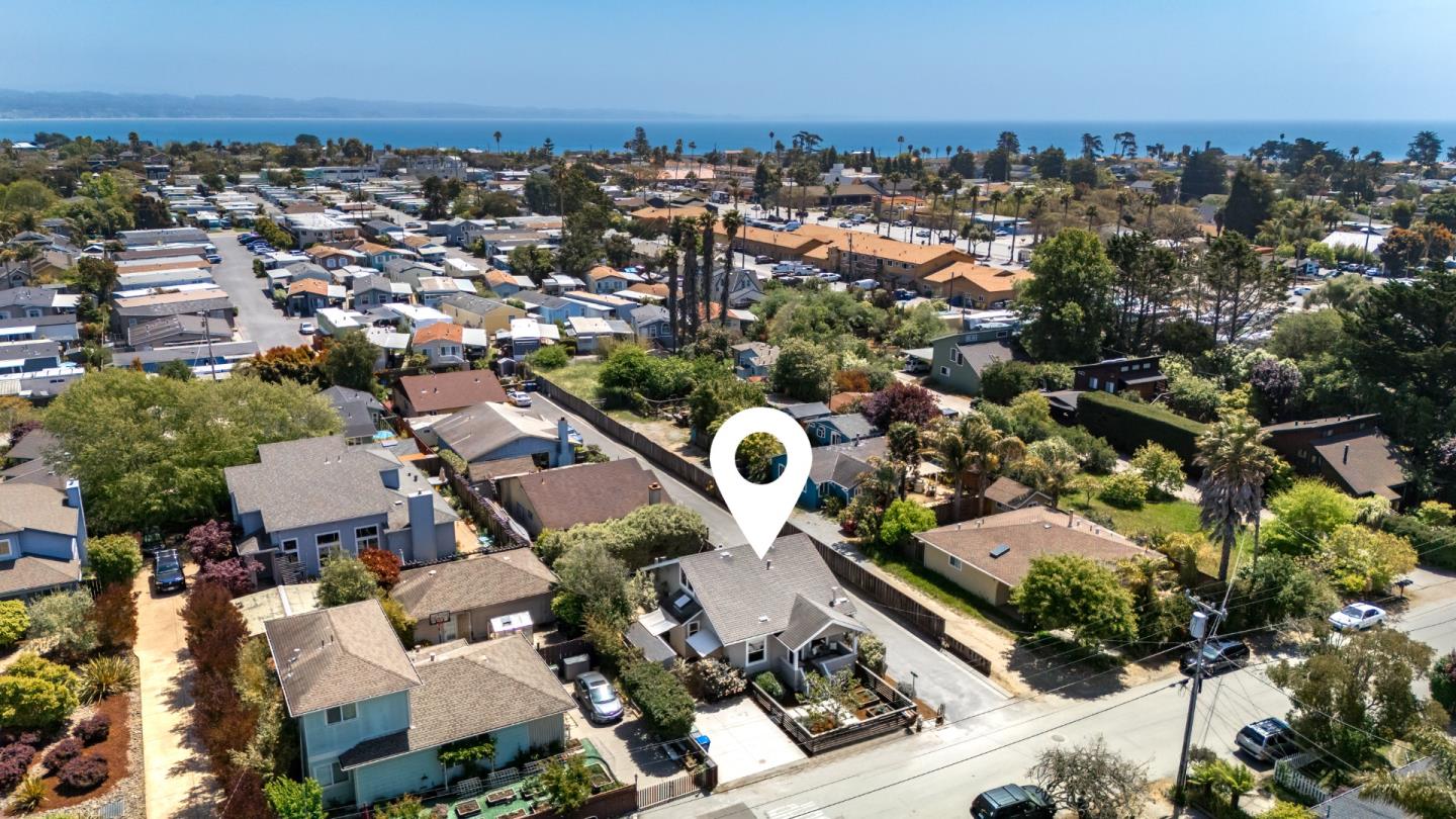 Detail Gallery Image 4 of 43 For 900 35th Ave, Santa Cruz,  CA 95062 - 3 Beds | 1/1 Baths