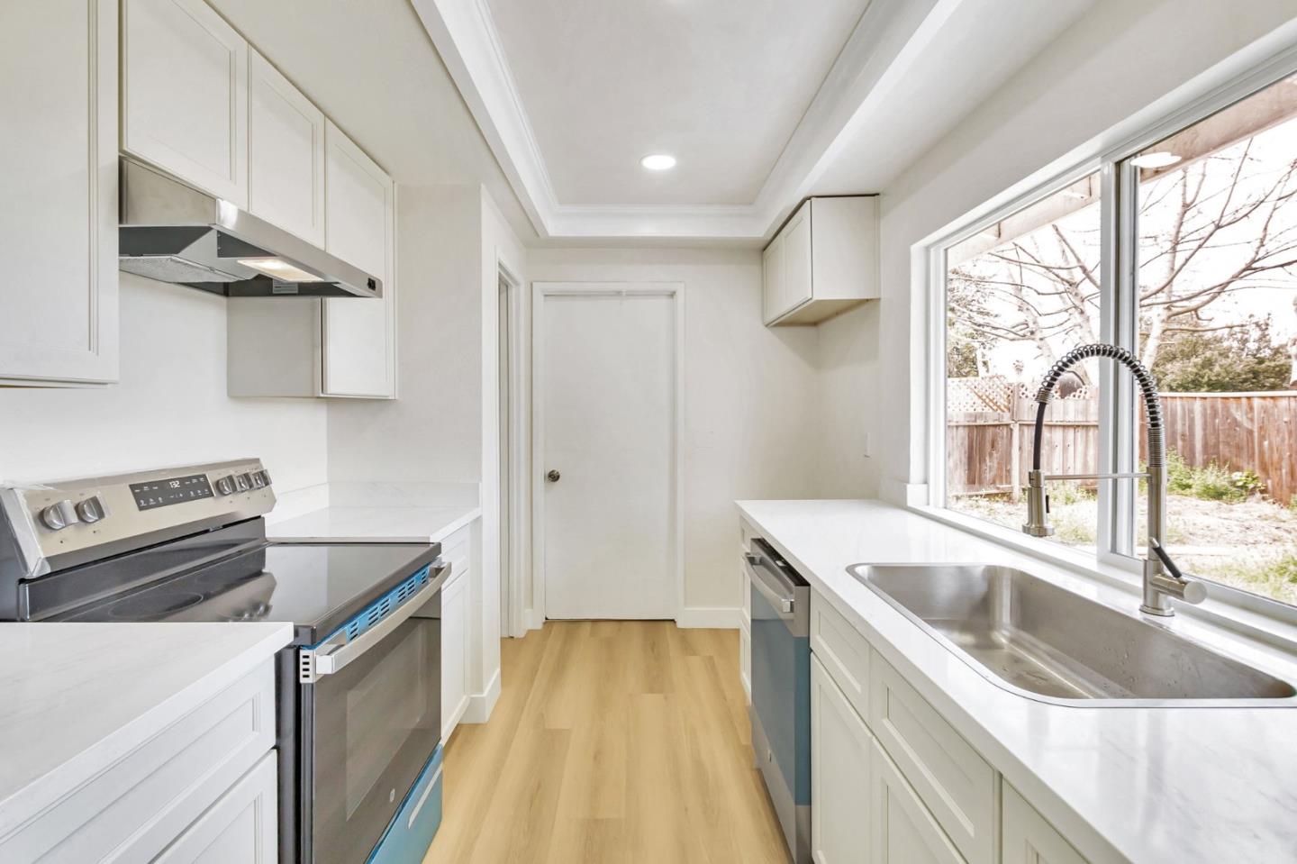 Detail Gallery Image 10 of 28 For 933 Faris Dr, San Jose,  CA 95111 - 3 Beds | 2 Baths