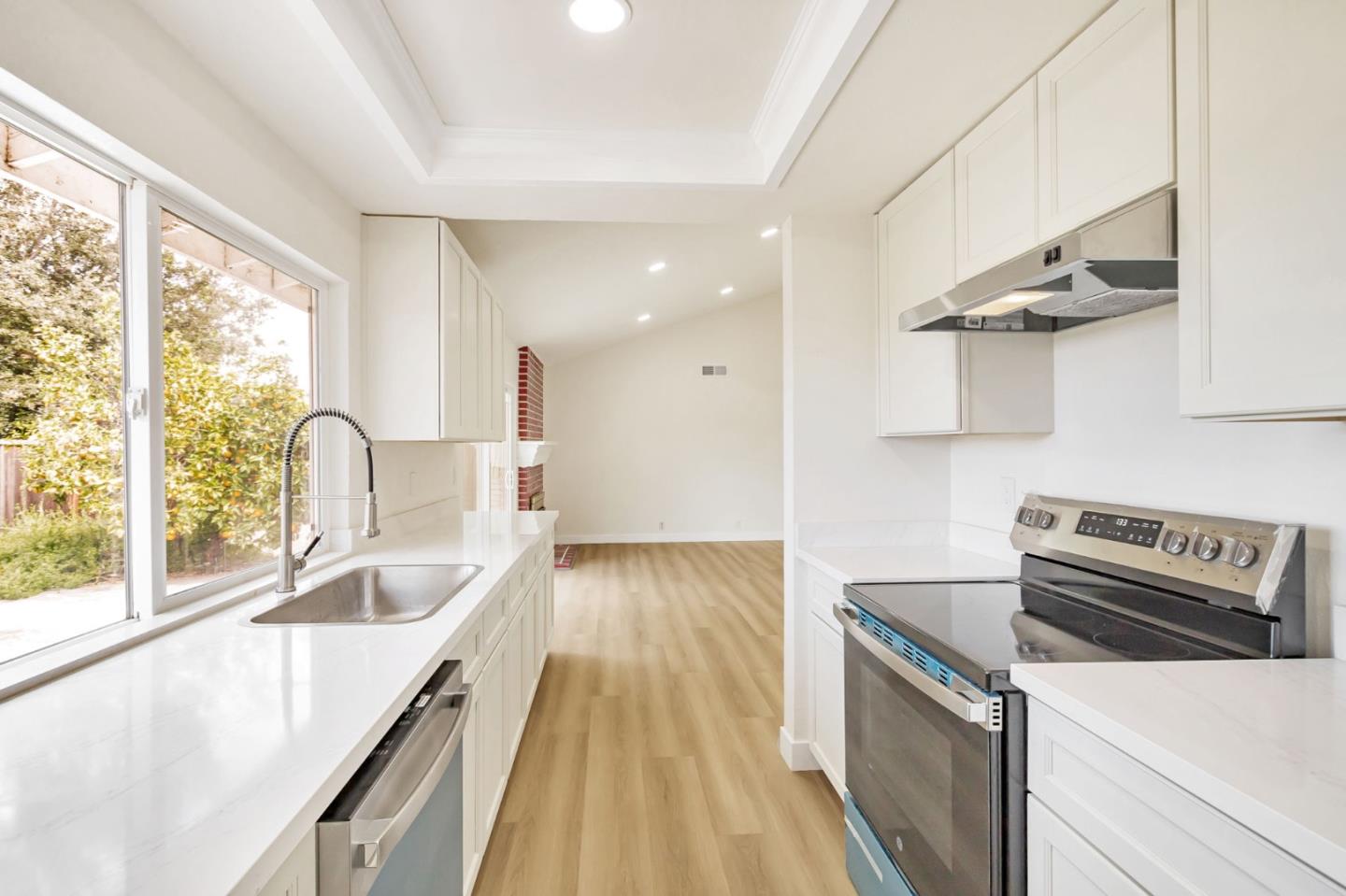Detail Gallery Image 13 of 28 For 933 Faris Dr, San Jose,  CA 95111 - 3 Beds | 2 Baths