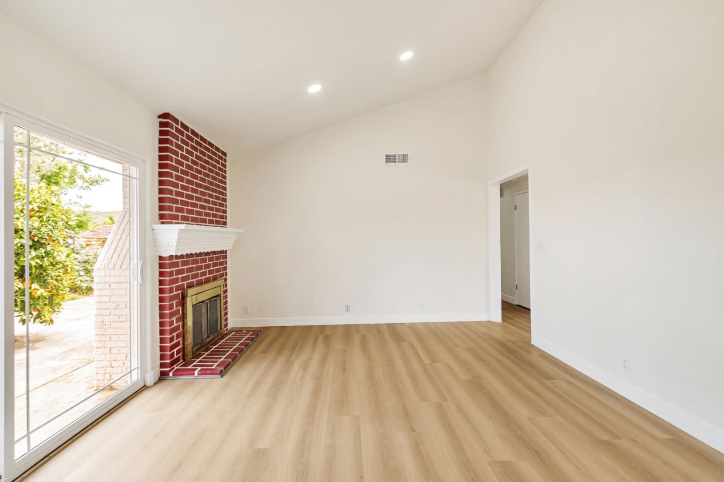 Detail Gallery Image 16 of 28 For 933 Faris Dr, San Jose,  CA 95111 - 3 Beds | 2 Baths