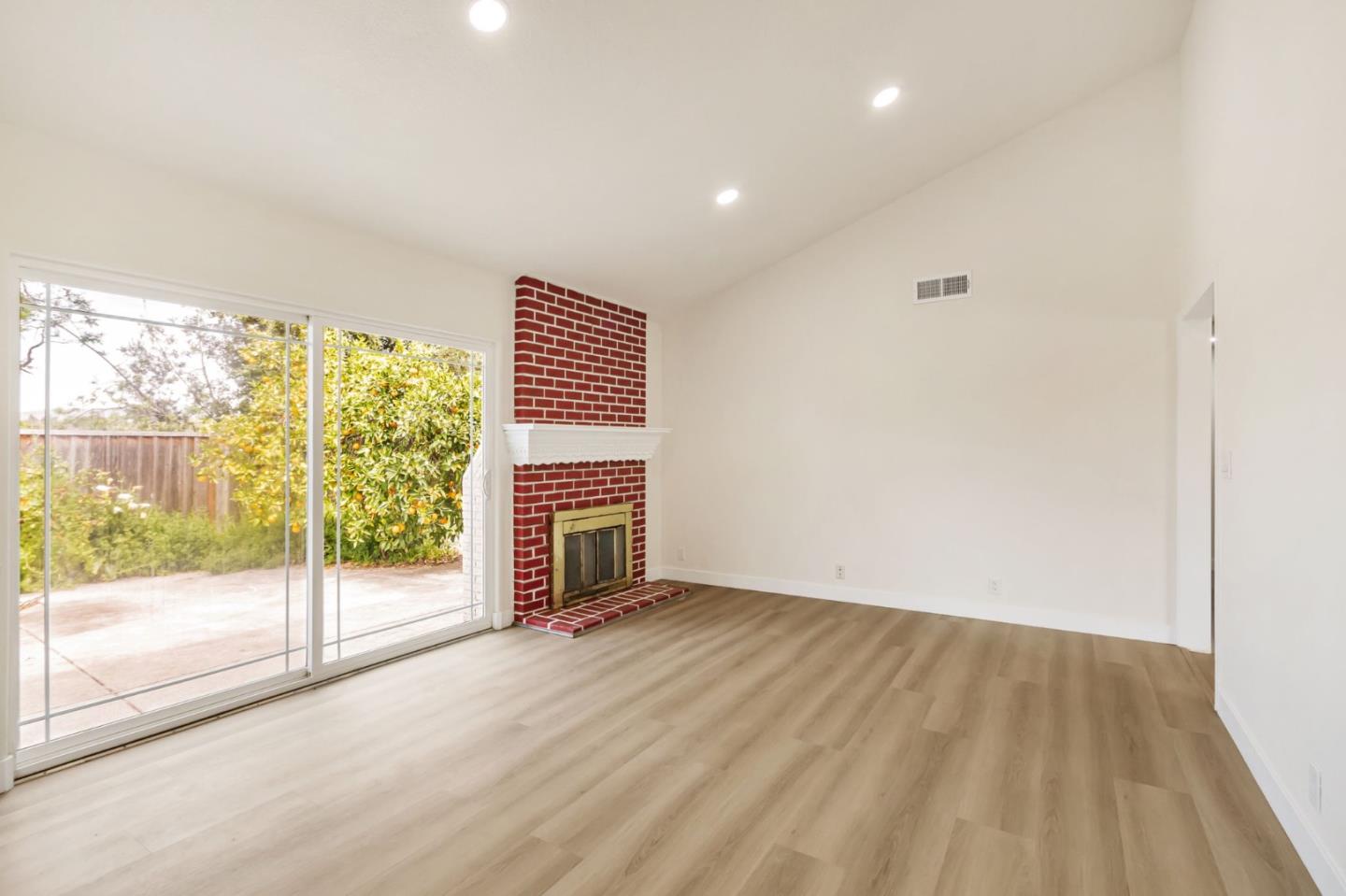 Detail Gallery Image 17 of 28 For 933 Faris Dr, San Jose,  CA 95111 - 3 Beds | 2 Baths