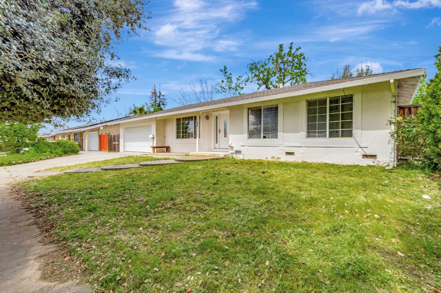 Detail Gallery Image 2 of 28 For 933 Faris Dr, San Jose,  CA 95111 - 3 Beds | 2 Baths