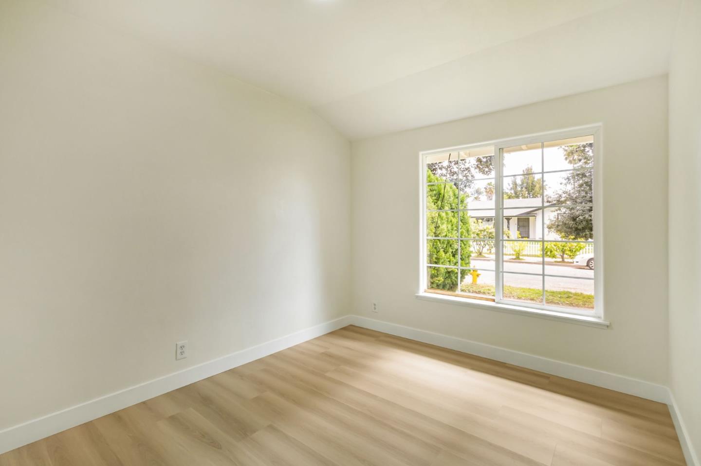 Detail Gallery Image 22 of 28 For 933 Faris Dr, San Jose,  CA 95111 - 3 Beds | 2 Baths