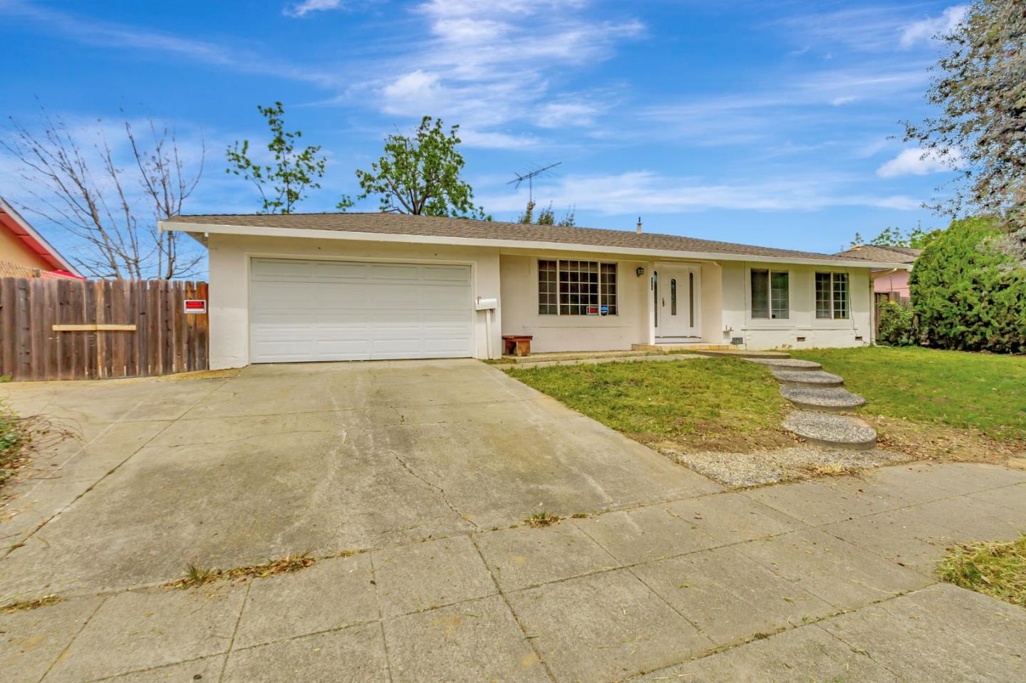 Detail Gallery Image 3 of 28 For 933 Faris Dr, San Jose,  CA 95111 - 3 Beds | 2 Baths