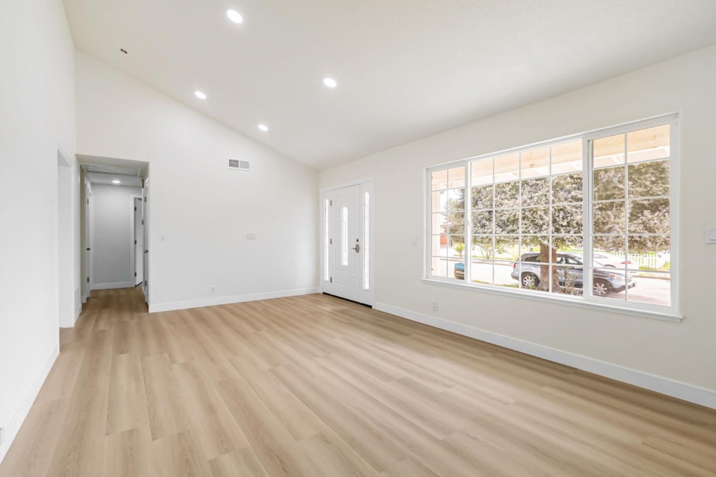 Detail Gallery Image 6 of 28 For 933 Faris Dr, San Jose,  CA 95111 - 3 Beds | 2 Baths