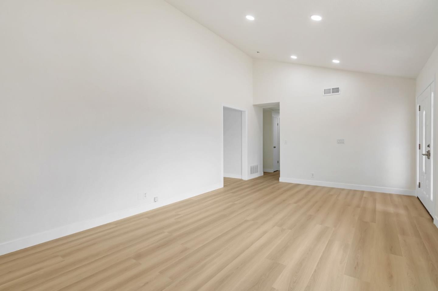 Detail Gallery Image 7 of 28 For 933 Faris Dr, San Jose,  CA 95111 - 3 Beds | 2 Baths