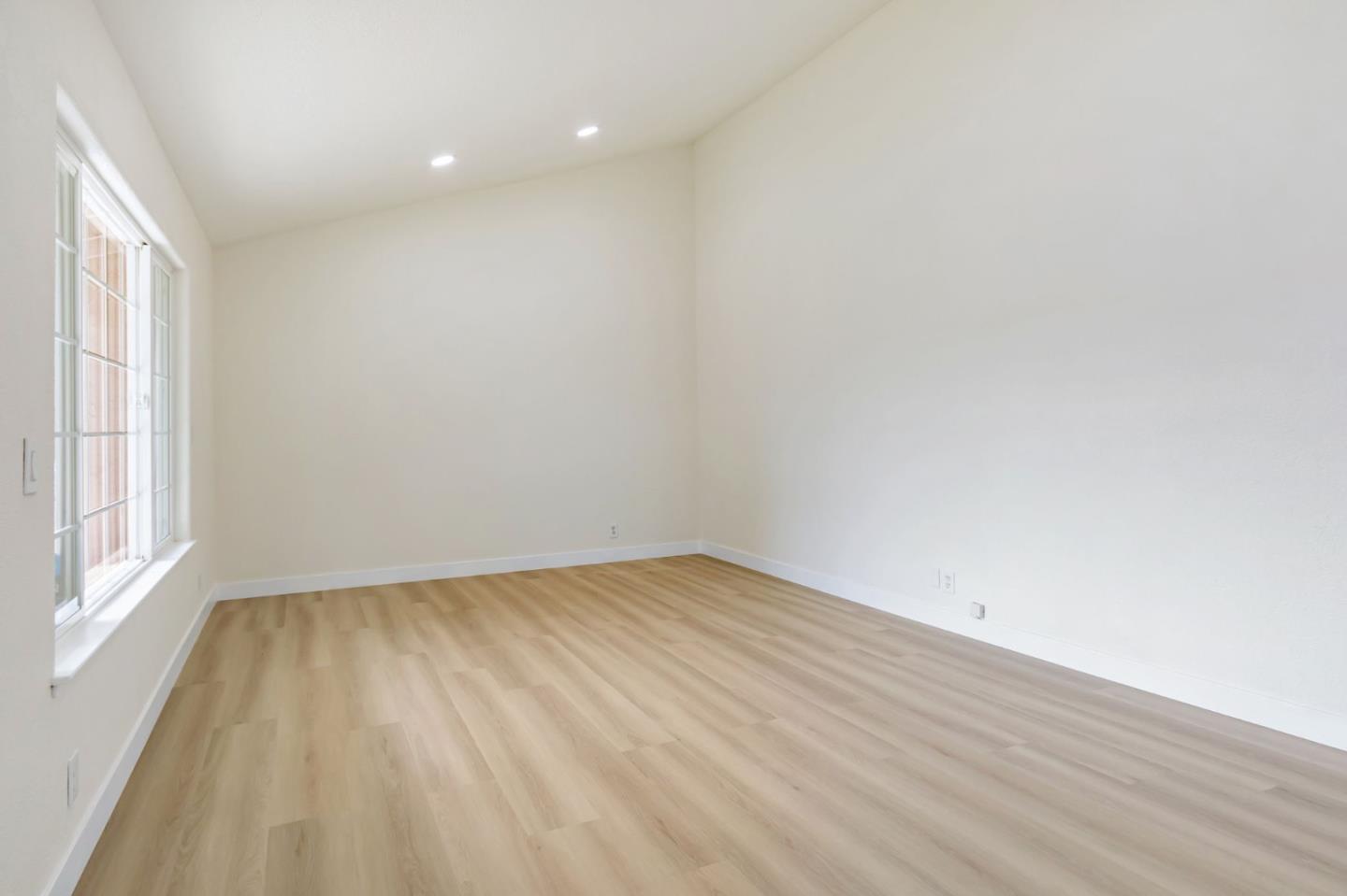Detail Gallery Image 8 of 28 For 933 Faris Dr, San Jose,  CA 95111 - 3 Beds | 2 Baths