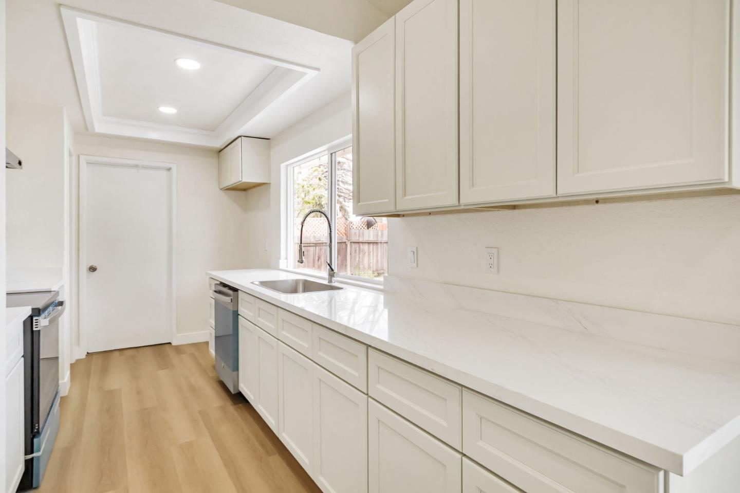 Detail Gallery Image 9 of 28 For 933 Faris Dr, San Jose,  CA 95111 - 3 Beds | 2 Baths