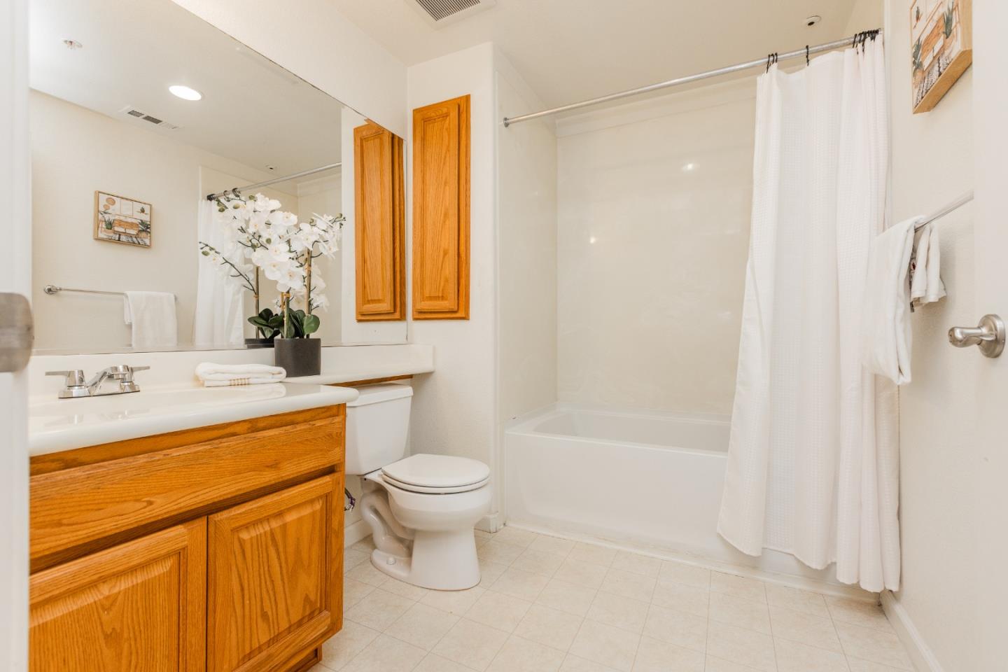Detail Gallery Image 8 of 26 For 700 S Abel St #204,  Milpitas,  CA 95035 - 2 Beds | 2 Baths