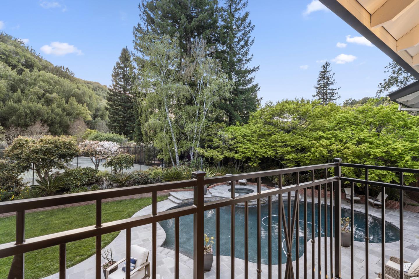 Detail Gallery Image 24 of 32 For 11991 Murietta Ln, Los Altos Hills,  CA 94022 - 5 Beds | 5/1 Baths