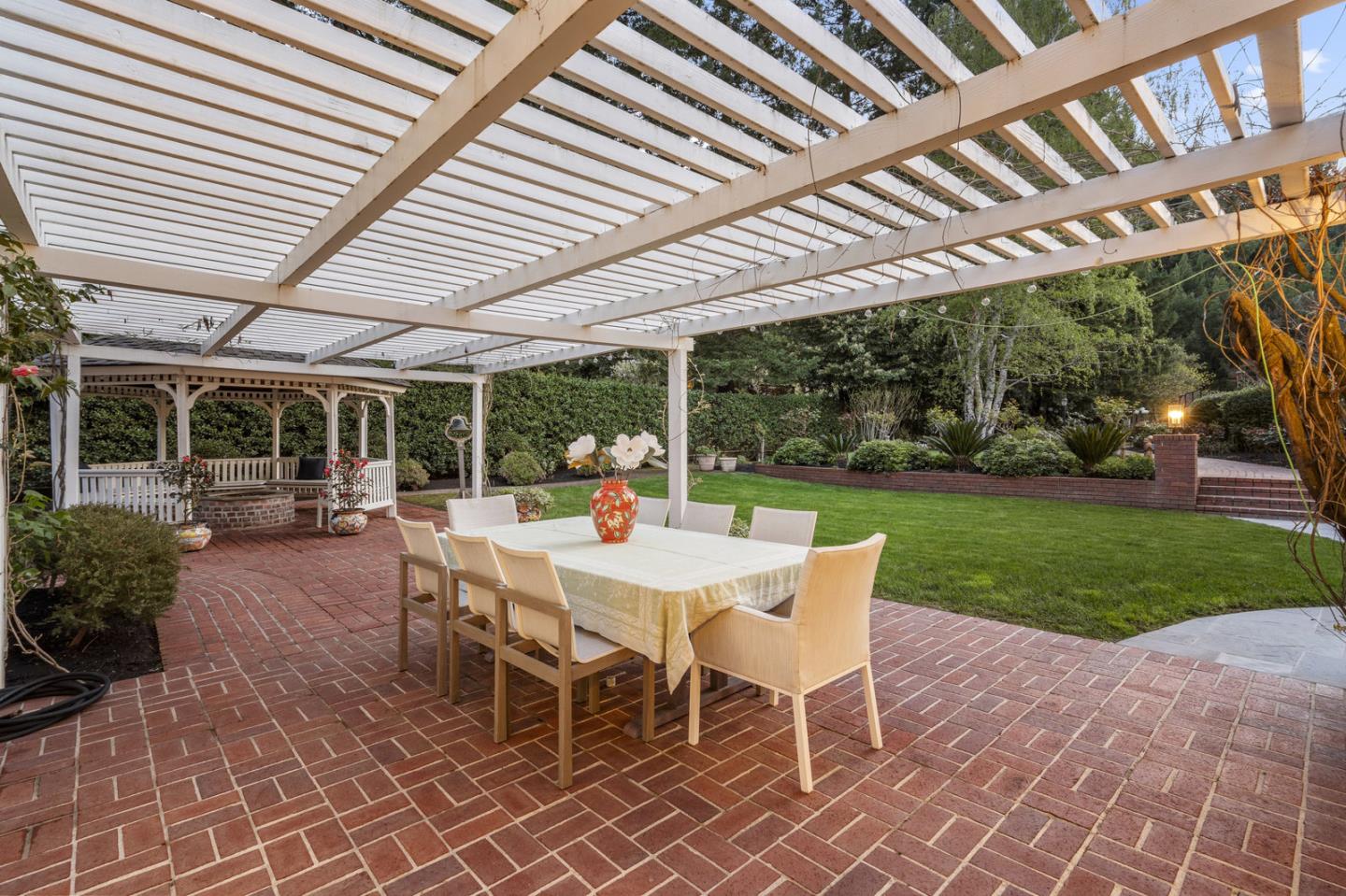Detail Gallery Image 25 of 32 For 11991 Murietta Ln, Los Altos Hills,  CA 94022 - 5 Beds | 5/1 Baths