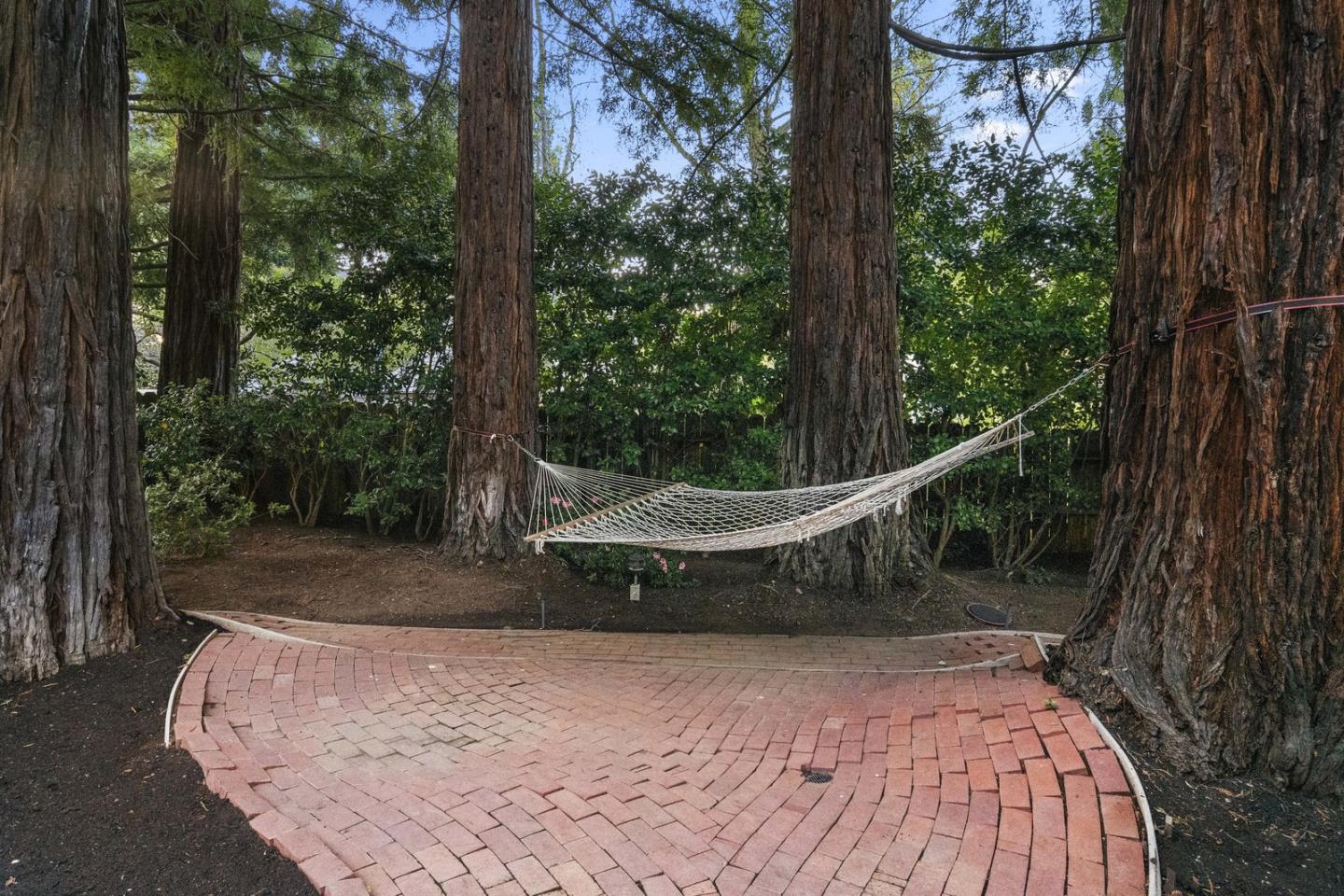 Detail Gallery Image 27 of 32 For 11991 Murietta Ln, Los Altos Hills,  CA 94022 - 5 Beds | 5/1 Baths