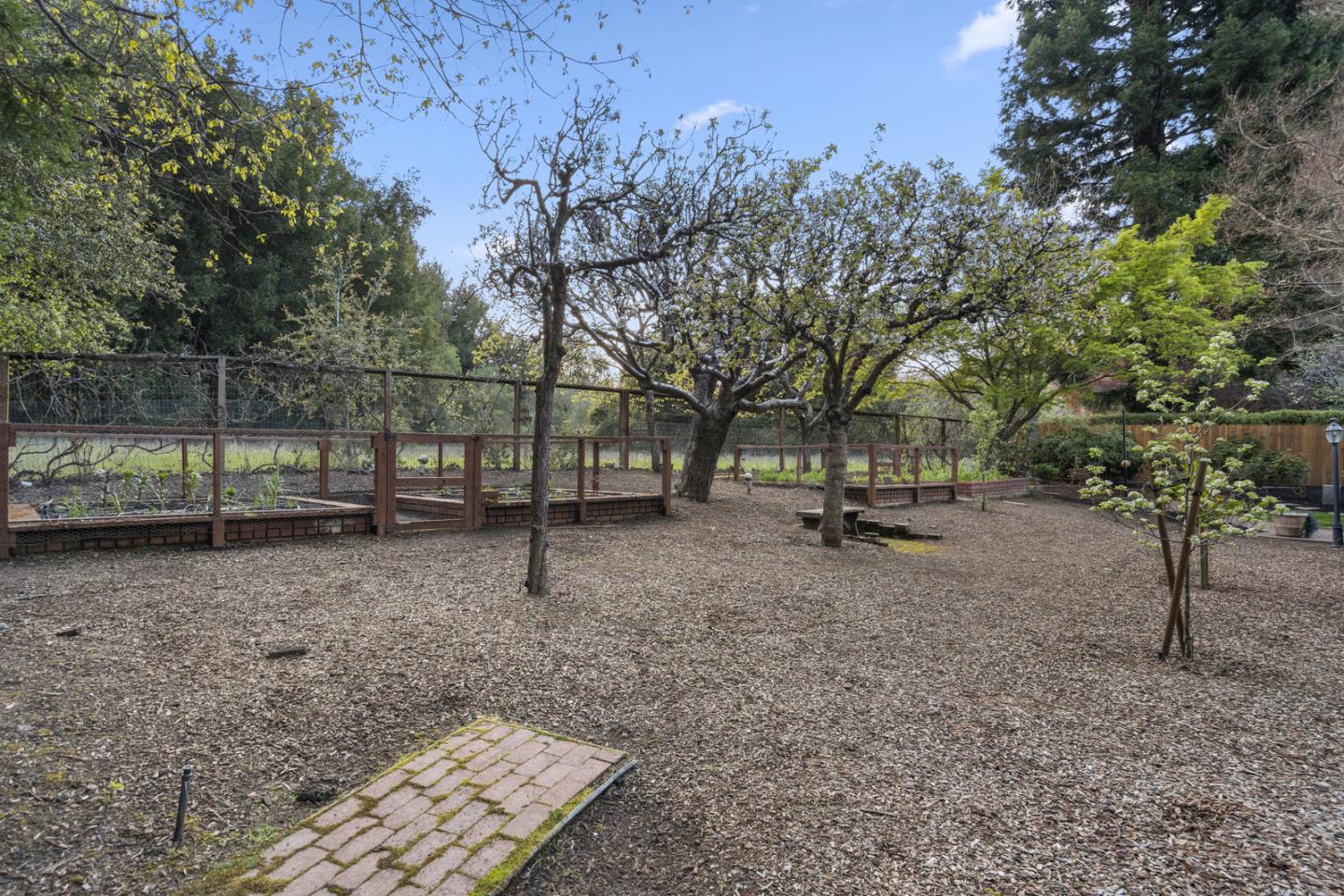Detail Gallery Image 30 of 32 For 11991 Murietta Ln, Los Altos Hills,  CA 94022 - 5 Beds | 5/1 Baths