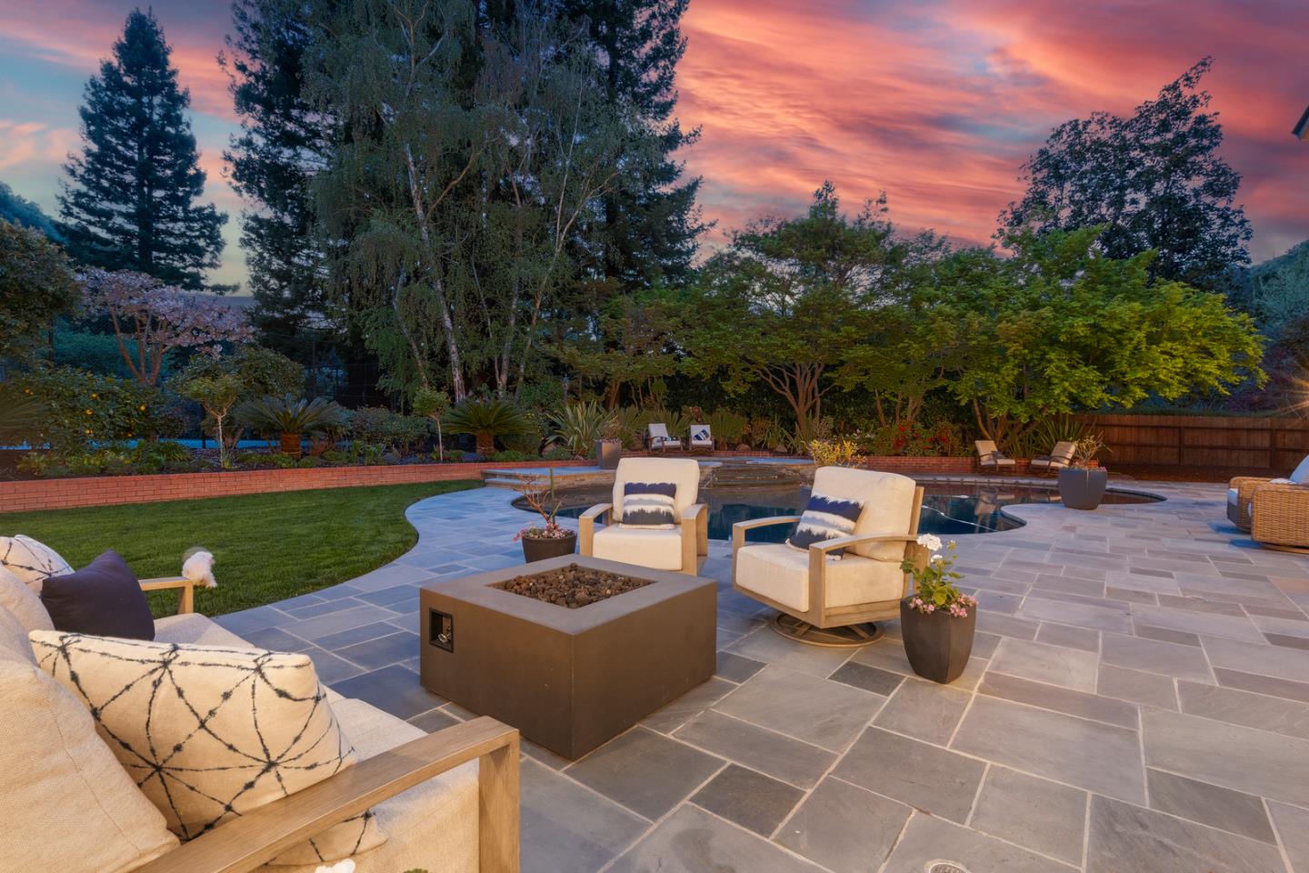 Detail Gallery Image 5 of 32 For 11991 Murietta Ln, Los Altos Hills,  CA 94022 - 5 Beds | 5/1 Baths