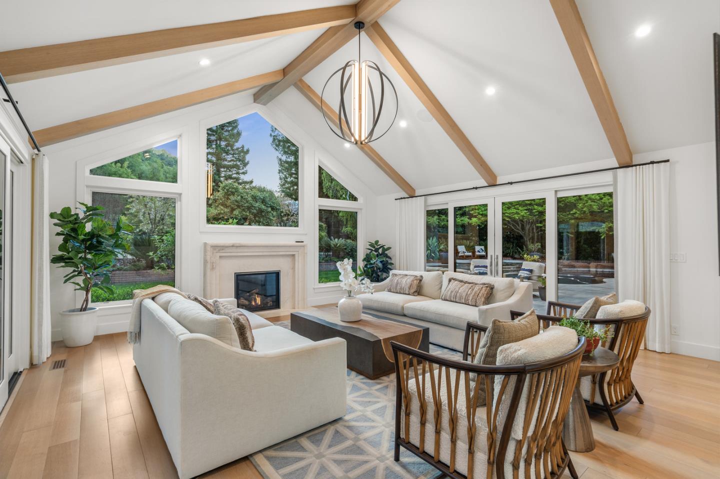 Detail Gallery Image 8 of 32 For 11991 Murietta Ln, Los Altos Hills,  CA 94022 - 5 Beds | 5/1 Baths