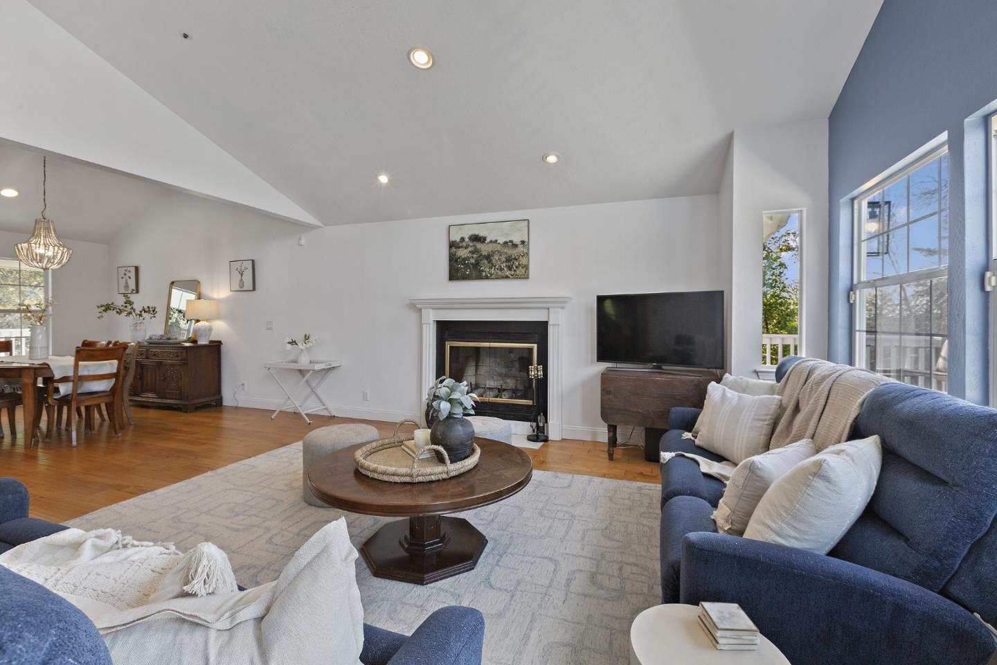 Detail Gallery Image 11 of 68 For 24865 Skyland Rd, Los Gatos,  CA 95033 - 4 Beds | 3 Baths