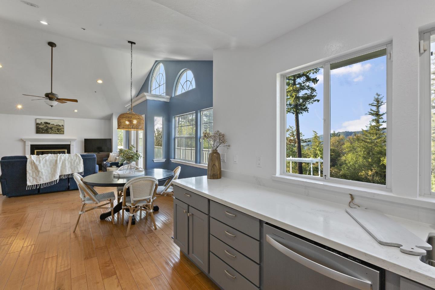 Detail Gallery Image 21 of 68 For 24865 Skyland Rd, Los Gatos,  CA 95033 - 4 Beds | 3 Baths