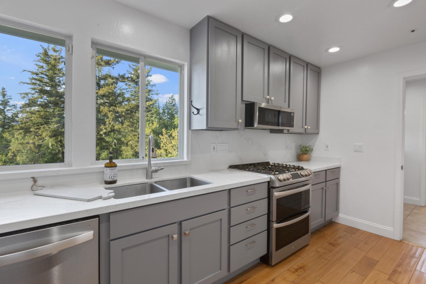 Detail Gallery Image 23 of 68 For 24865 Skyland Rd, Los Gatos,  CA 95033 - 4 Beds | 3 Baths