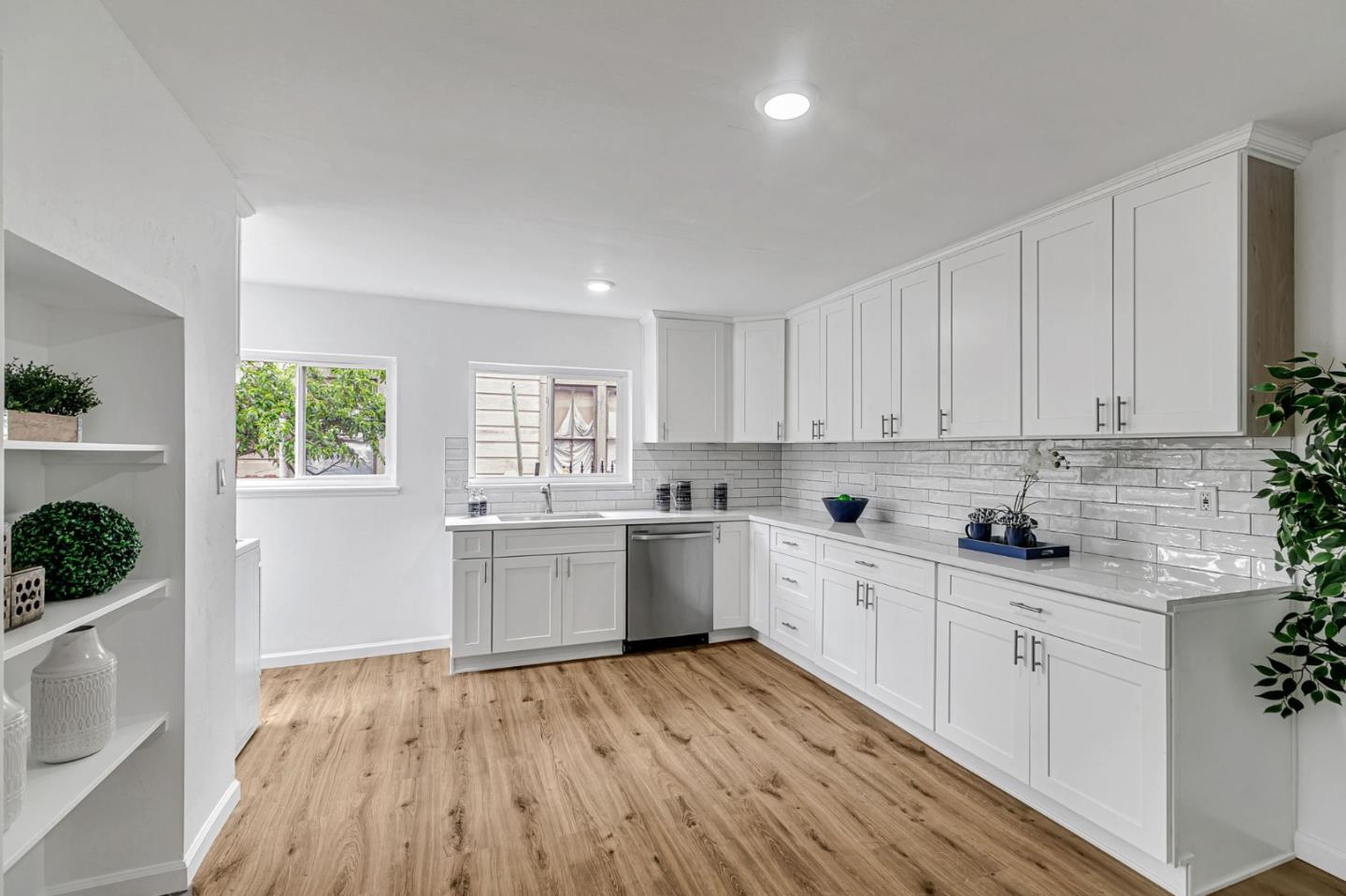 Detail Gallery Image 11 of 26 For 334 N 15th St, San Jose,  CA 95112 - 4 Beds | 2/1 Baths