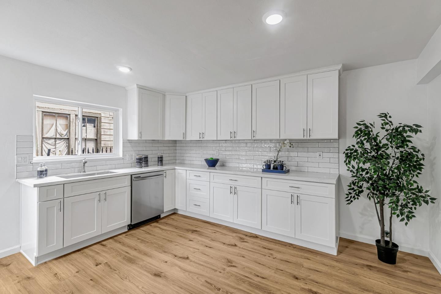 Detail Gallery Image 7 of 26 For 334 N 15th St, San Jose,  CA 95112 - 4 Beds | 2/1 Baths