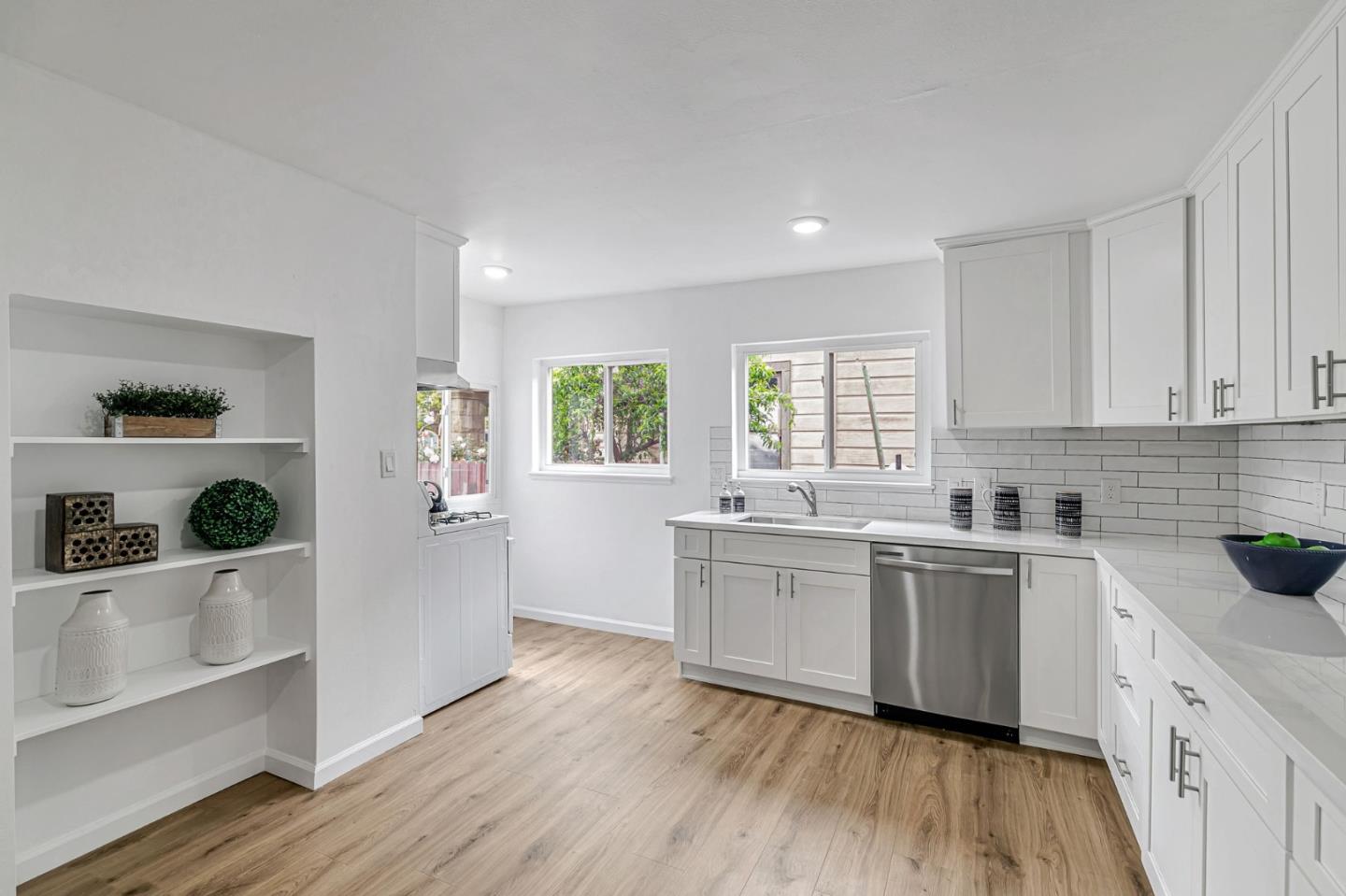 Detail Gallery Image 8 of 26 For 334 N 15th St, San Jose,  CA 95112 - 4 Beds | 2/1 Baths