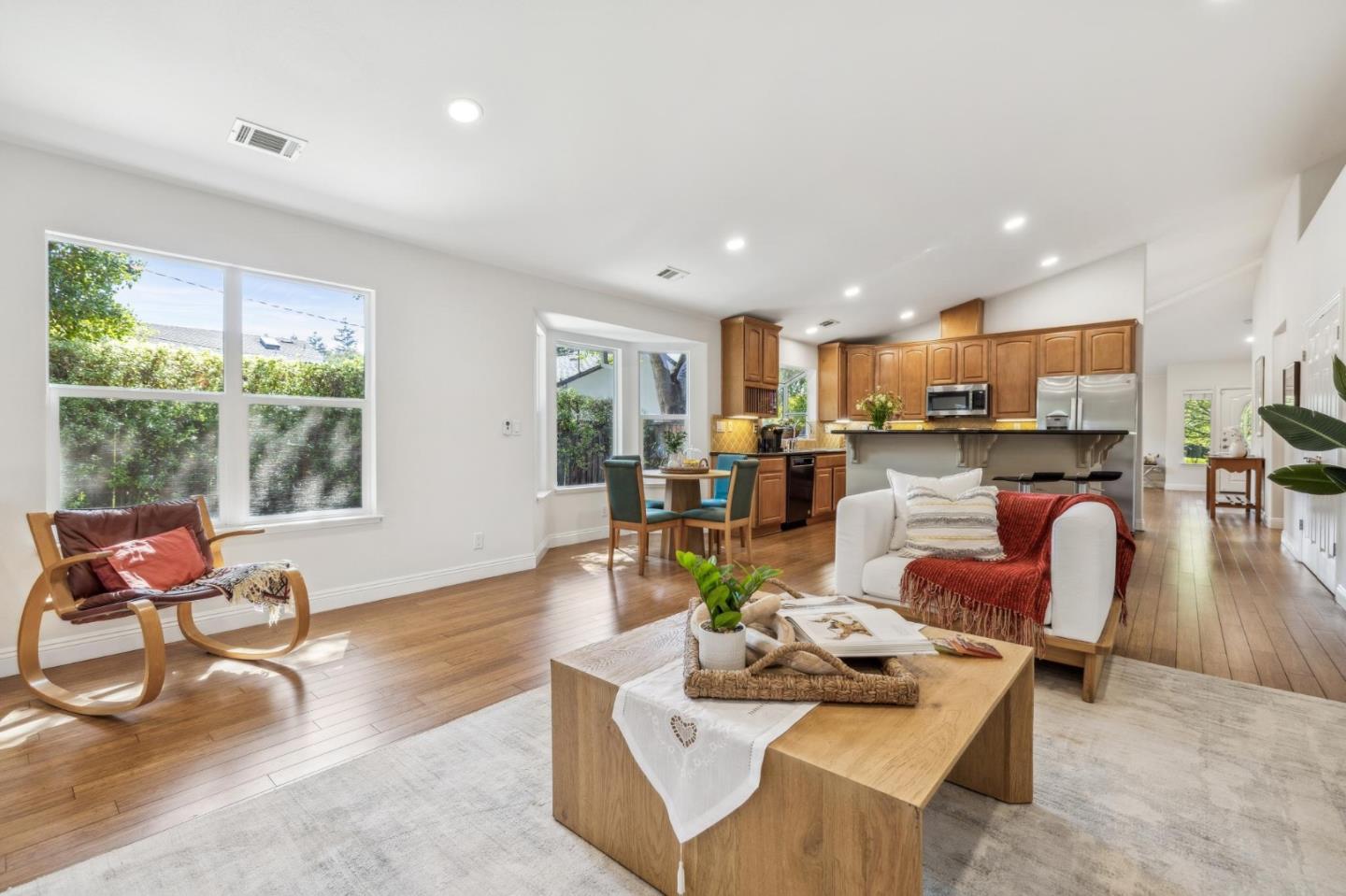 Detail Gallery Image 14 of 48 For 2031 Farndon Ave, Los Altos,  CA 94024 - 4 Beds | 2/1 Baths