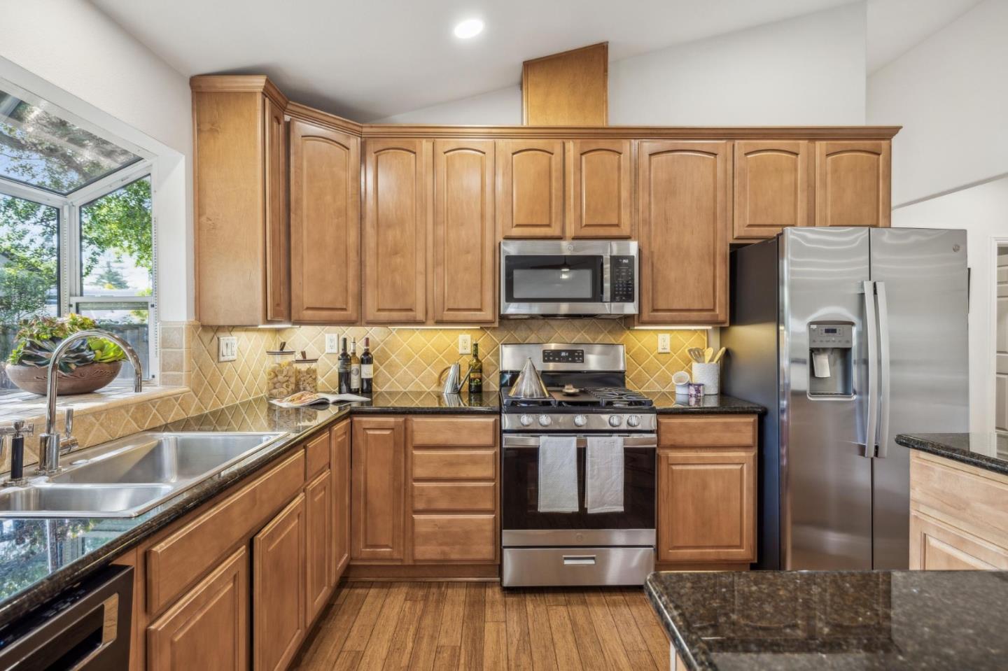 Detail Gallery Image 17 of 48 For 2031 Farndon Ave, Los Altos,  CA 94024 - 4 Beds | 2/1 Baths