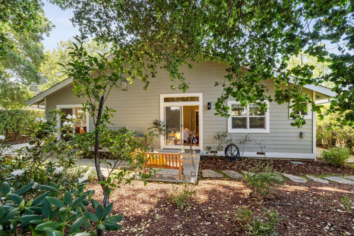 Detail Gallery Image 33 of 48 For 2031 Farndon Ave, Los Altos,  CA 94024 - 4 Beds | 2/1 Baths