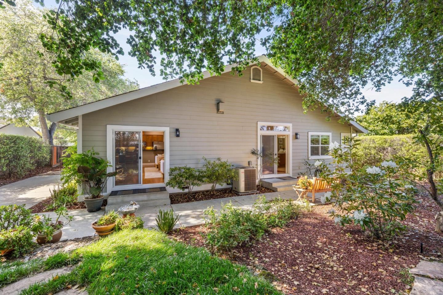 Detail Gallery Image 34 of 48 For 2031 Farndon Ave, Los Altos,  CA 94024 - 4 Beds | 2/1 Baths