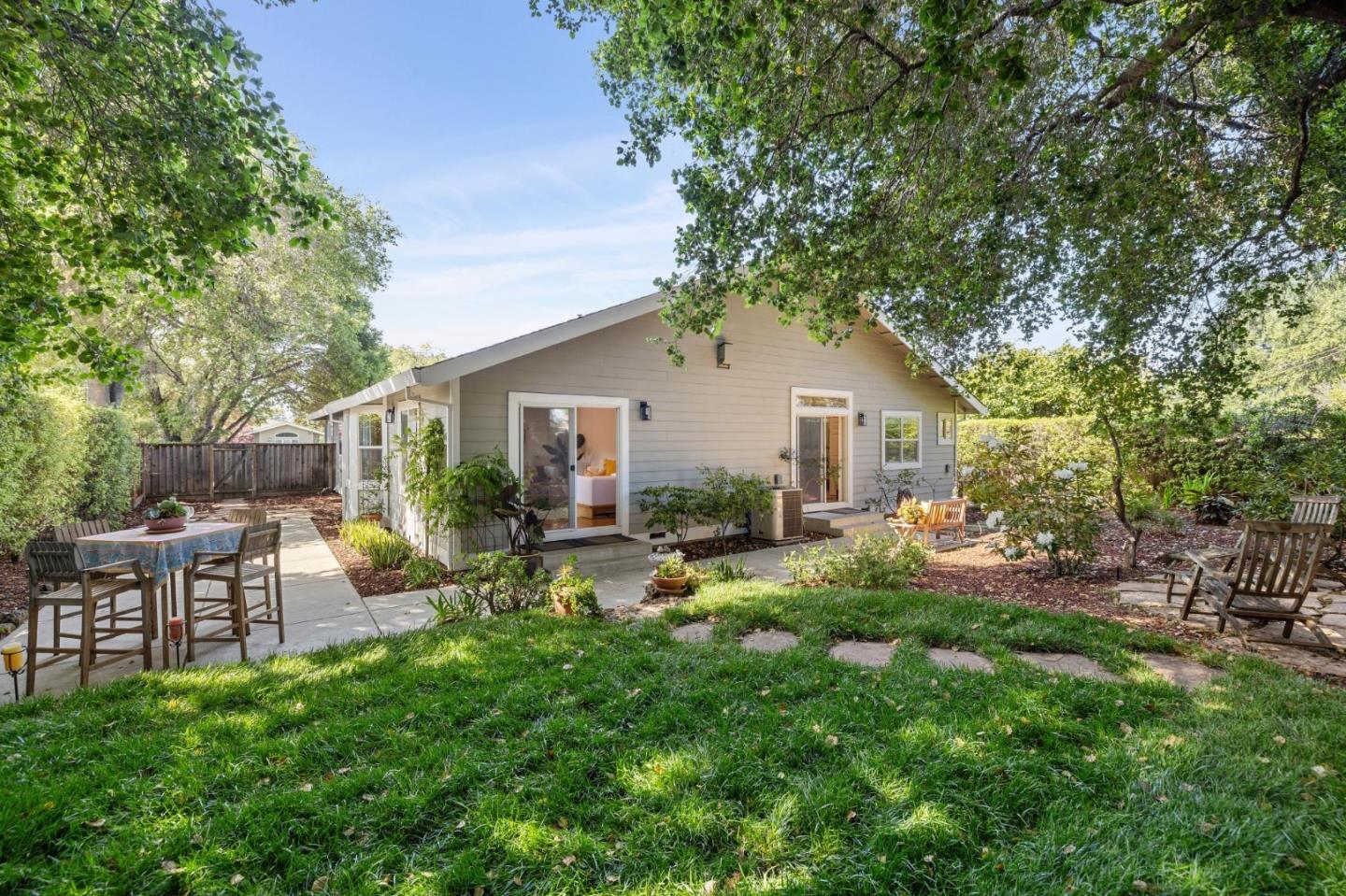 Detail Gallery Image 35 of 48 For 2031 Farndon Ave, Los Altos,  CA 94024 - 4 Beds | 2/1 Baths
