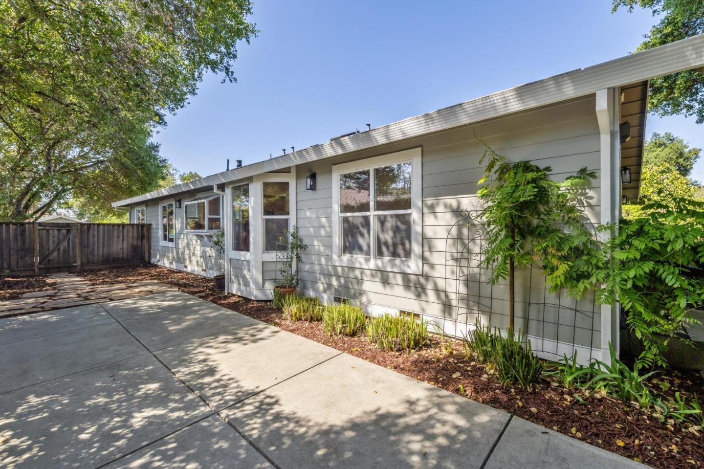 Detail Gallery Image 40 of 48 For 2031 Farndon Ave, Los Altos,  CA 94024 - 4 Beds | 2/1 Baths