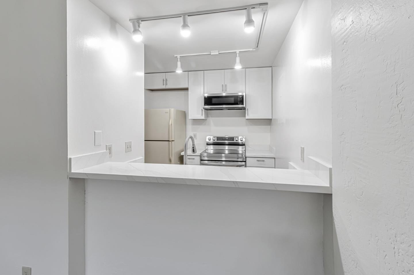 Detail Gallery Image 6 of 25 For 980 Kiely Blvd #116,  Santa Clara,  CA 95051 - 1 Beds | 1 Baths