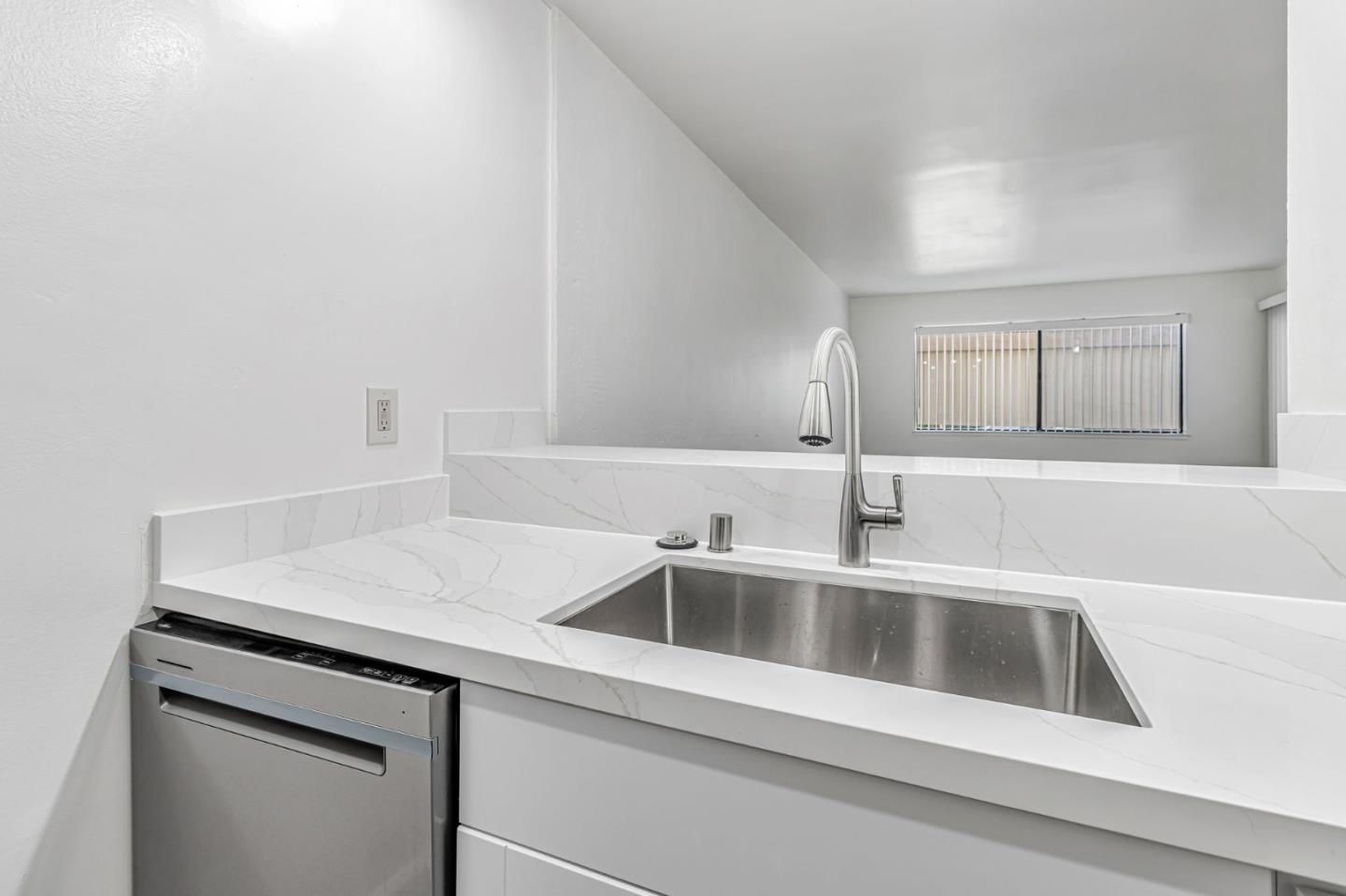 Detail Gallery Image 9 of 25 For 980 Kiely Blvd #116,  Santa Clara,  CA 95051 - 1 Beds | 1 Baths