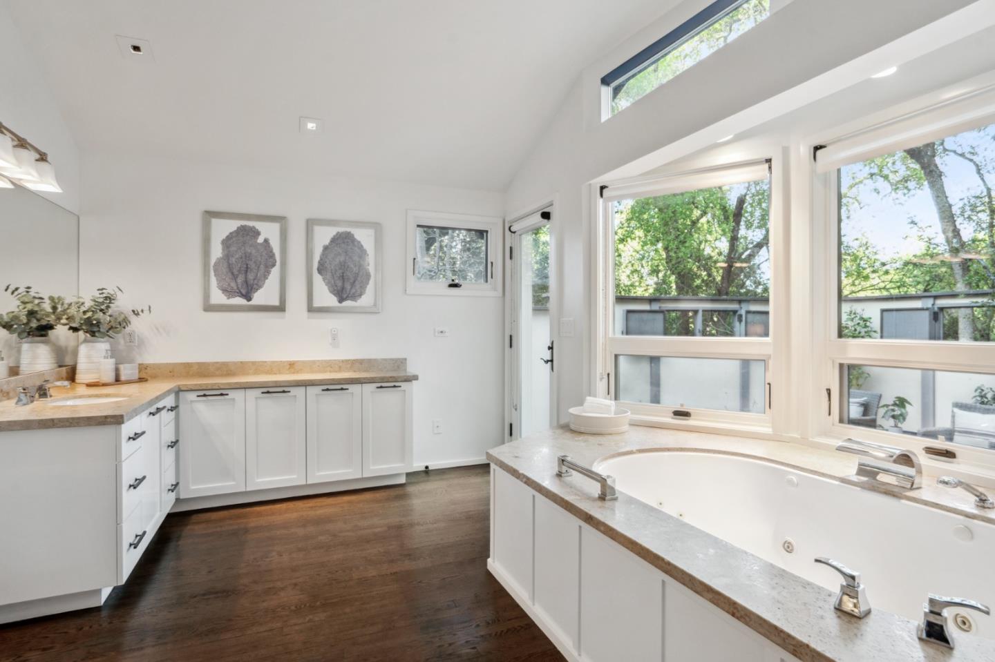 Detail Gallery Image 14 of 36 For 176 Los Trancos Cir, Portola Valley,  CA 94028 - 4 Beds | 4 Baths