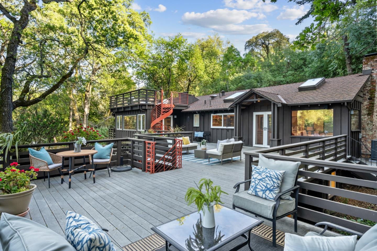Detail Gallery Image 2 of 36 For 176 Los Trancos Cir, Portola Valley,  CA 94028 - 4 Beds | 4 Baths