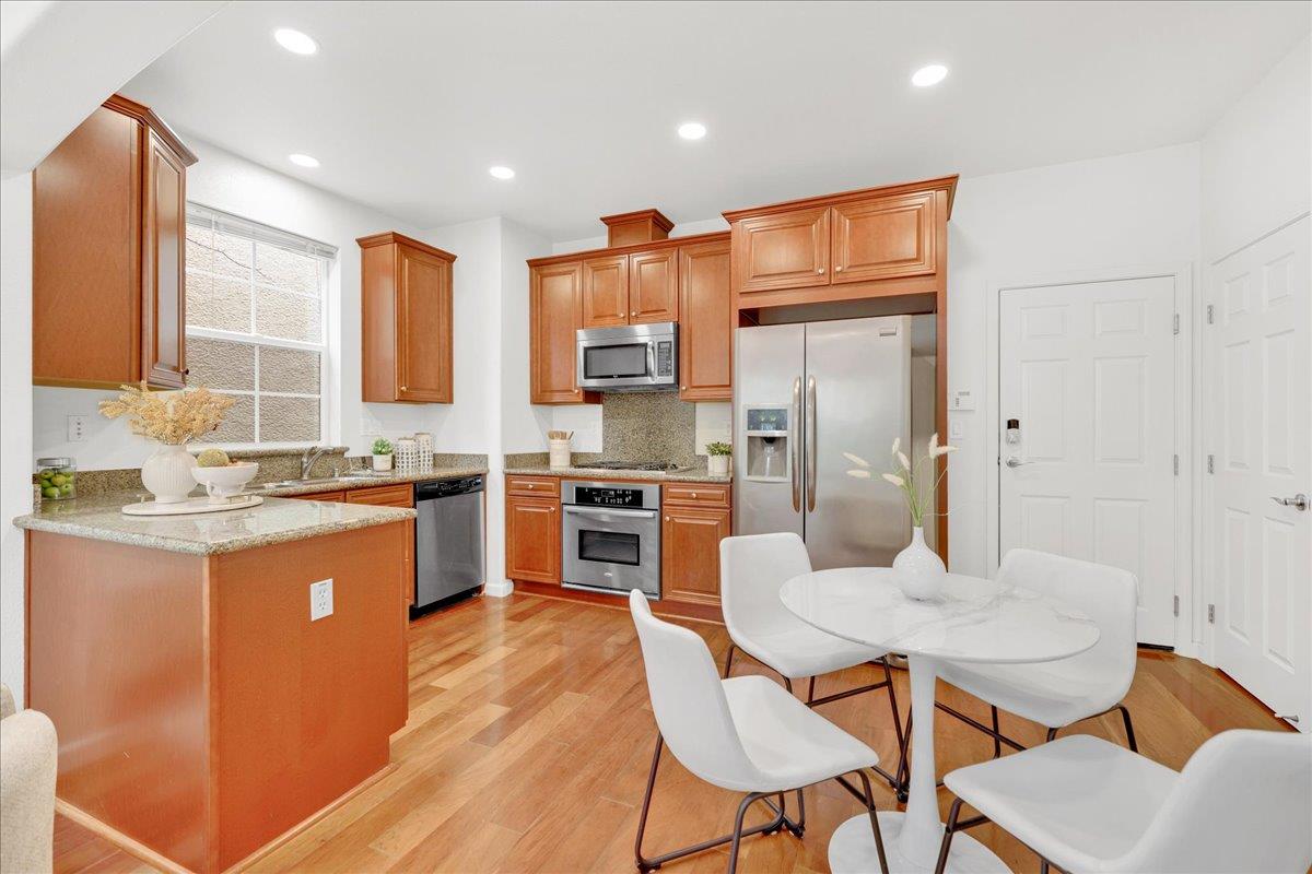 Detail Gallery Image 13 of 46 For 541 Ravenna Way, Hayward,  CA 94545 - 3 Beds | 2/1 Baths