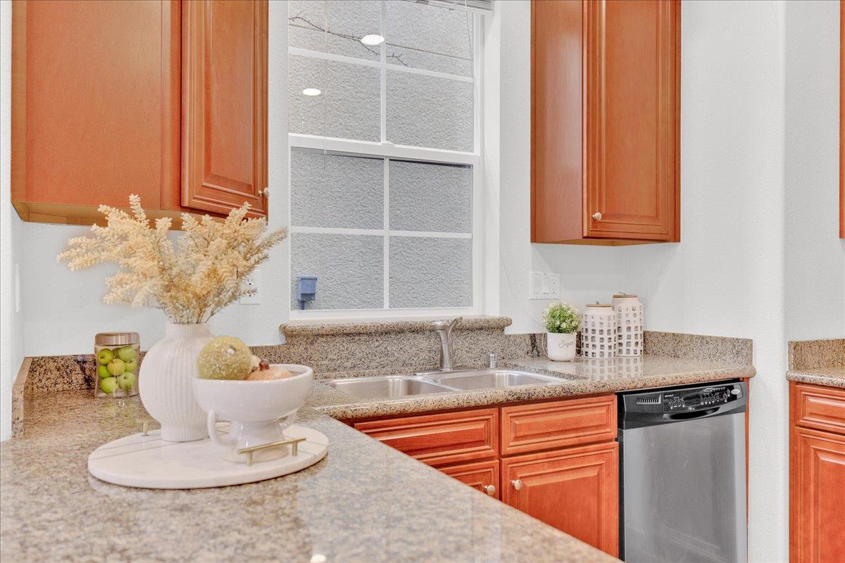 Detail Gallery Image 19 of 46 For 541 Ravenna Way, Hayward,  CA 94545 - 3 Beds | 2/1 Baths